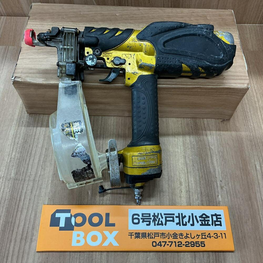 ご覧いただきありがとうございます 【安心の7日間保証付】 日立工機 WF4H2 高圧ネジ打ち機です 状態：中古品 動作確認済みです 打込み、深さ調整、調圧切替、エア漏れ無し、確認済みです ・先端のノーズキャップは針金留めしてあります（画像10） ・フックが破損して付け替えてあります（画像9） ※その他点検不足な所ある可能性がございますのでご了承下さい 写真に写っているものが全てです 外装等は写真をご確認いただき、是非ご検討よろしくお願いいたします 店頭併売も行っておりますので品切れの際はご了承下さい また当店舗がお近くの場合は実機確認も踏まえてご来店をおすすめしております ※商品到着より7日間の初期保証がございます。ご安心してご検討下さい ※高額品につき必ず商品到着後の動作確認を上記の期間内にお願いいたします ※当社はTOOLBOXは株式会社セキチューの運営する中古工具販売店です ※【古物商許可証】 群馬県公安委員会許可 第421032022078号 楽天（キャッチコピー） 工具買取TOOLBOX6号松戸北小金店ご覧いただきありがとうございます 【安心の7日間保証付】 日立工機 WF4H2 高圧ネジ打ち機です 状態：中古品 動作確認済みです 打込み、深さ調整、調圧切替、エア漏れ無し、確認済みです ・先端のノーズキャップは針金留めしてあります（画像10） ・フックが破損して付け替えてあります（画像9） ※その他点検不足な所ある可能性がございますのでご了承下さい 写真に写っているものが全てです 外装等は写真をご確認いただき、是非ご検討よろしくお願いいたします 店頭併売も行っておりますので品切れの際はご了承下さい また当店舗がお近くの場合は実機確認も踏まえてご来店をおすすめしております ※商品到着より7日間の初期保証がございます。ご安心してご検討下さい ※高額品につき必ず商品到着後の動作確認を上記の期間内にお願いいたします ※当社はTOOLBOXは株式会社セキチューの運営する中古工具販売店です ※【古物商許可証】 群馬県公安委員会許可 第421032022078号 楽天（キャッチコピー） 工具買取TOOLBOX6号松戸北小金店