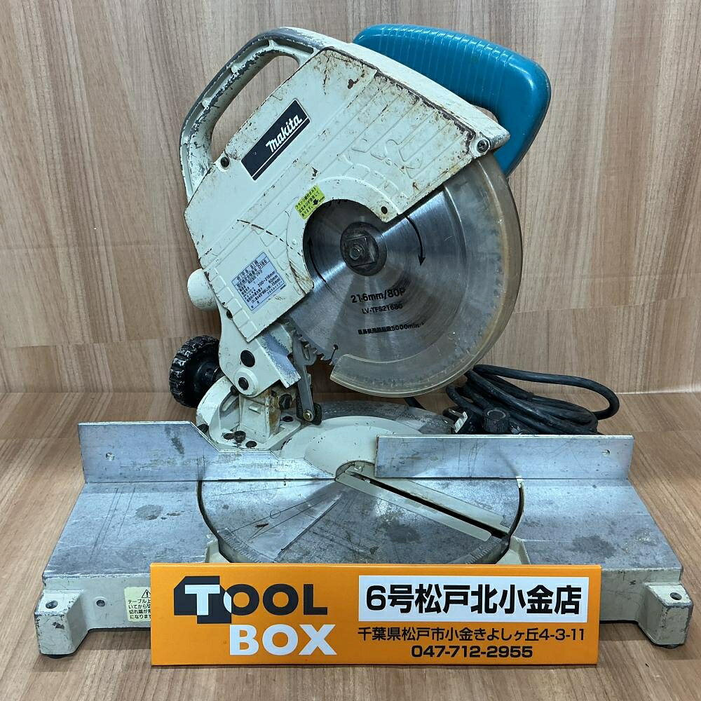 ご覧いただきありがとうございます 【安心の7日間保証付】 makita/マキタ LS0820 8型卓上丸ノコです 状態：中古品 ・動作確認済み、回転、ターンテーブルの回転、傾斜、確認済みです ・スイッチのゴム被覆が剝がれてます（画像8をご参照） ・ブレーキの効きが少し遅いです ・その他点検不足な所ある可能性がございますのでご了承下さい 写真に写っているものが全てです 外装等は写真をご確認いただき、是非ご検討よろしくお願いいたします 店頭併売も行っておりますので品切れの際はご了承下さい また当店舗がお近くの場合は実機確認も踏まえてご来店をおすすめしております。 ※商品到着より7日間の初期保証がございます。ご安心してご検討下さい。 ※高額品につき必ず商品到着後の動作確認を上記の期間内にお願いいたします。 ※当社はTOOLBOXは株式会社セキチューの運営する中古工具販売店です。 ※【古物商許可証】 群馬県公安委員会許可 第421032022078号 楽天（キャッチコピー） 工具買取TOOLBOX6号松戸北小金店ご覧いただきありがとうございます 【安心の7日間保証付】 makita/マキタ LS0820 8型卓上丸ノコです 状態：中古品 ・動作確認済み、回転、ターンテーブルの回転、傾斜、確認済みです ・スイッチのゴム被覆が剝がれてます（画像8をご参照） ・ブレーキの効きが少し遅いです ・その他点検不足な所ある可能性がございますのでご了承下さい 写真に写っているものが全てです 外装等は写真をご確認いただき、是非ご検討よろしくお願いいたします 店頭併売も行っておりますので品切れの際はご了承下さい また当店舗がお近くの場合は実機確認も踏まえてご来店をおすすめしております。 ※商品到着より7日間の初期保証がございます。ご安心してご検討下さい。 ※高額品につき必ず商品到着後の動作確認を上記の期間内にお願いいたします。 ※当社はTOOLBOXは株式会社セキチューの運営する中古工具販売店です。 ※【古物商許可証】 群馬県公安委員会許可 第421032022078号 楽天（キャッチコピー） 工具買取TOOLBOX6号松戸北小金店