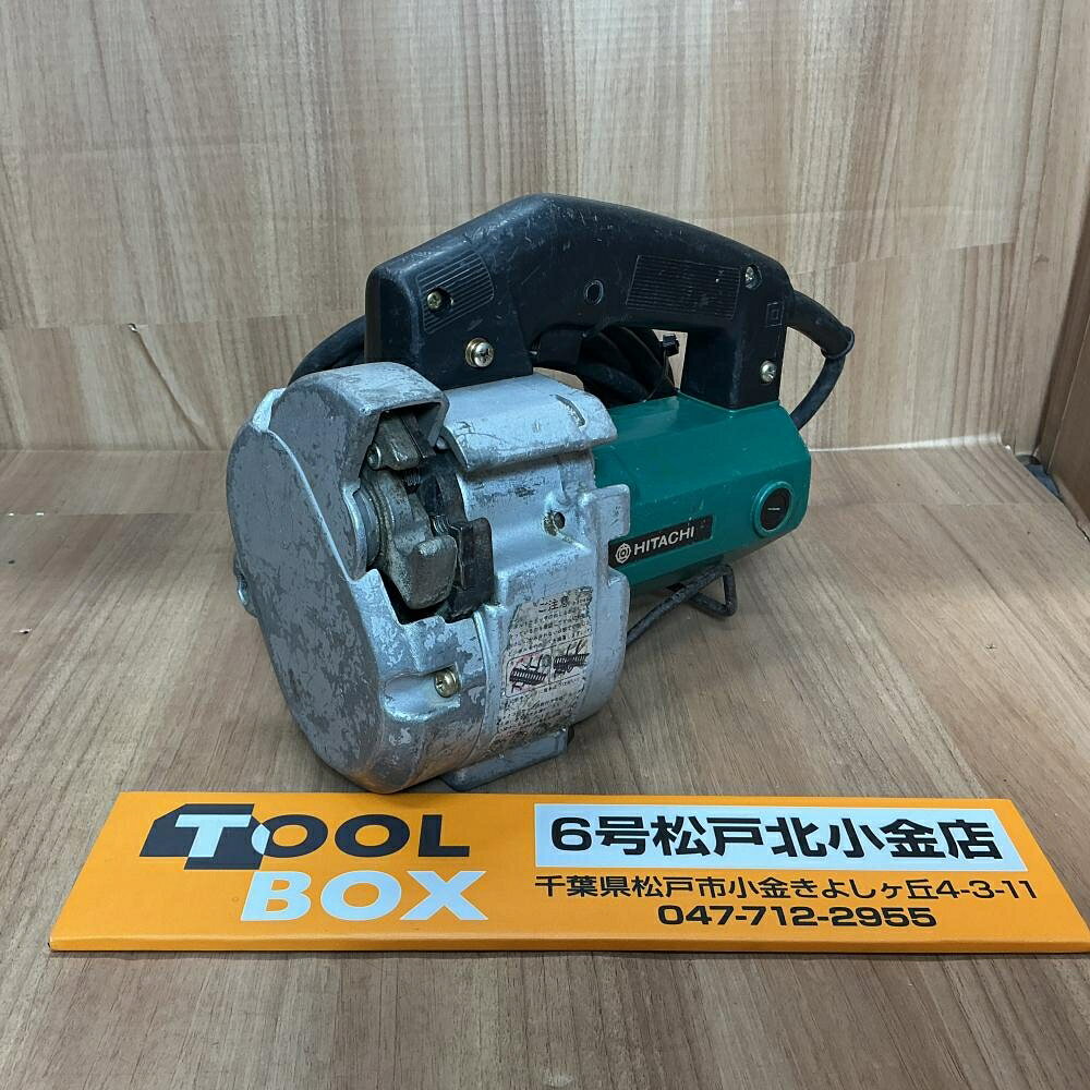 ご覧いただきありがとうございます 【安心の7日間保証付】 日立工機 CL10 全ネジカッタです 状態：中古品 動作確認済み（W3/8の全ネジのカットのみの確認） ※その他点検不足な所ある可能性がございますのでご了承下さい 写真に写っているものが全てです その他外装等は画像をご確認いただき是非ご検討よろしくお願いします。 また店頭併売も行っておりますので品切れの際はご了承ください。 また当店舗がお近くの場合は実機確認も踏まえてご来店をおすすめしております。 ※商品到着より7日間の初期保証がございます。ご安心してご検討下さい。 ※高額品につき必ず商品到着後の動作確認を上記の期間内にお願いいたします。 ※当社はTOOLBOXは株式会社セキチューの運営する中古工具販売店です。 ※【古物商許可証】 群馬県公安委員会許可 第421032022078号 楽天（キャッチコピー） 工具買取TOOLBOX6号松戸北小金店ご覧いただきありがとうございます 【安心の7日間保証付】 日立工機 CL10 全ネジカッタです 状態：中古品 動作確認済み（W3/8の全ネジのカットのみの確認） ※その他点検不足な所ある可能性がございますのでご了承下さい 写真に写っているものが全てです その他外装等は画像をご確認いただき是非ご検討よろしくお願いします。 また店頭併売も行っておりますので品切れの際はご了承ください。 また当店舗がお近くの場合は実機確認も踏まえてご来店をおすすめしております。 ※商品到着より7日間の初期保証がございます。ご安心してご検討下さい。 ※高額品につき必ず商品到着後の動作確認を上記の期間内にお願いいたします。 ※当社はTOOLBOXは株式会社セキチューの運営する中古工具販売店です。 ※【古物商許可証】 群馬県公安委員会許可 第421032022078号 楽天（キャッチコピー） 工具買取TOOLBOX6号松戸北小金店