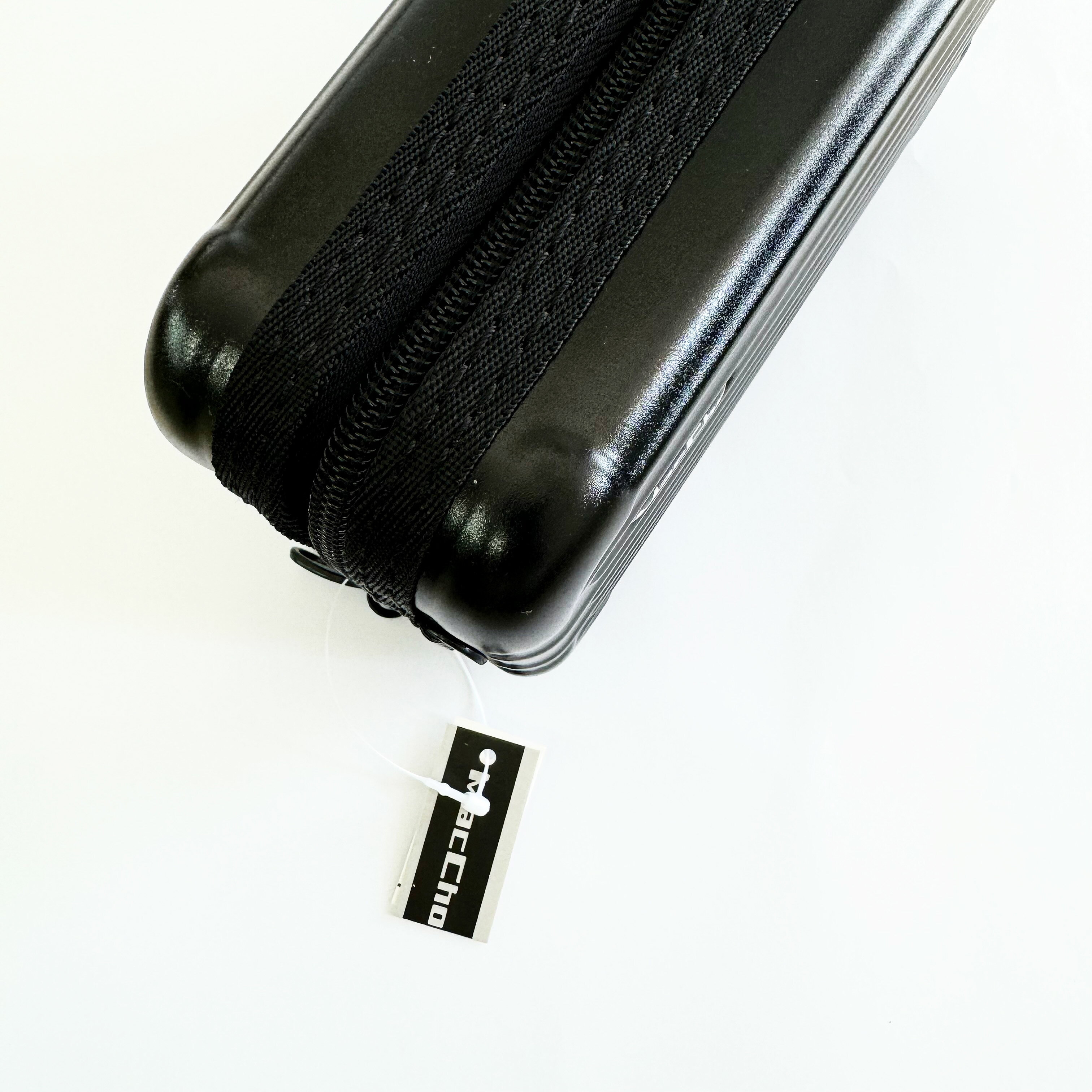マルチに使える！コンパクト小物入れ MCK-001MB マットブラック 約11×17.5×6cm ハードケース ポーチ 収納ケース 小物入れ ギアケース トラベルケース スーツケース型 ガジェット 旅行 出張 シンプル おしゃれ レジャー キャンプ アウトドア toolmania-10039739 TOOL MANIA サンプル画像3