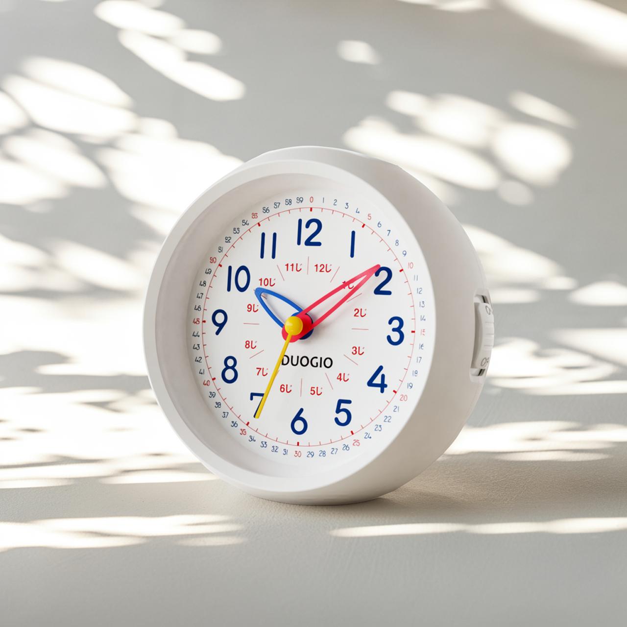 【新作】スヌーズ目覚まし時計＼「押すだけ」の簡単さ。／スヌーズ目覚まし時計 子供 知育時計 アラーム 学生 可愛い おしゃれ シンプル 卓上 置き時計 ライト付 連続秒針 静音 寝室 部屋 新生活 新学期 時間管理 小学校 入園入学