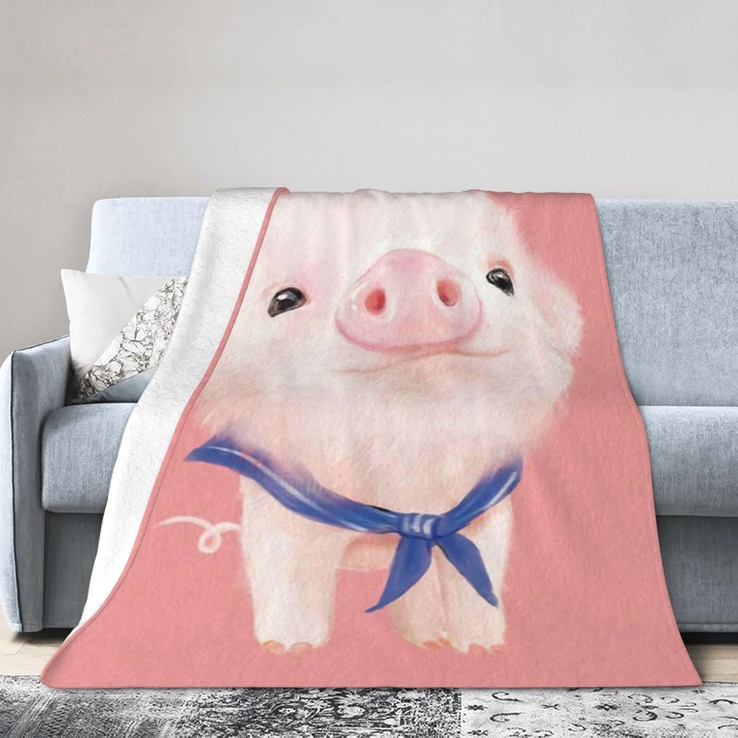 商品情報サイズ・重量75×100cm：約345g100×125cm：約525g125×150cm：約725g150×200cm：約1085g素材ポリエステル100％生地フランネル（毛玉ができにくい）シーズンオールシーズン用途ひざ掛け・お昼寝・冷房対策・防寒洗濯洗濯機洗い可生産国日本可愛いピンク豚 かわいい おもしろ お祝い プレゼント 友達 母の日 父の日 夫婦 カップル ブランケット 毛布 ギフト ひざ掛け 贈り物 ふわふわ キャンプ 昼寝 ソファ あったか 洗える 冷房対策 柔らか 75×100cm　100×125cm　125×150cm　150×200cm ブランケット 毛布 ギフト ひざ掛け 父 母 祖母 祖父 安心 ぬくもり 大切な人への贈り物 5