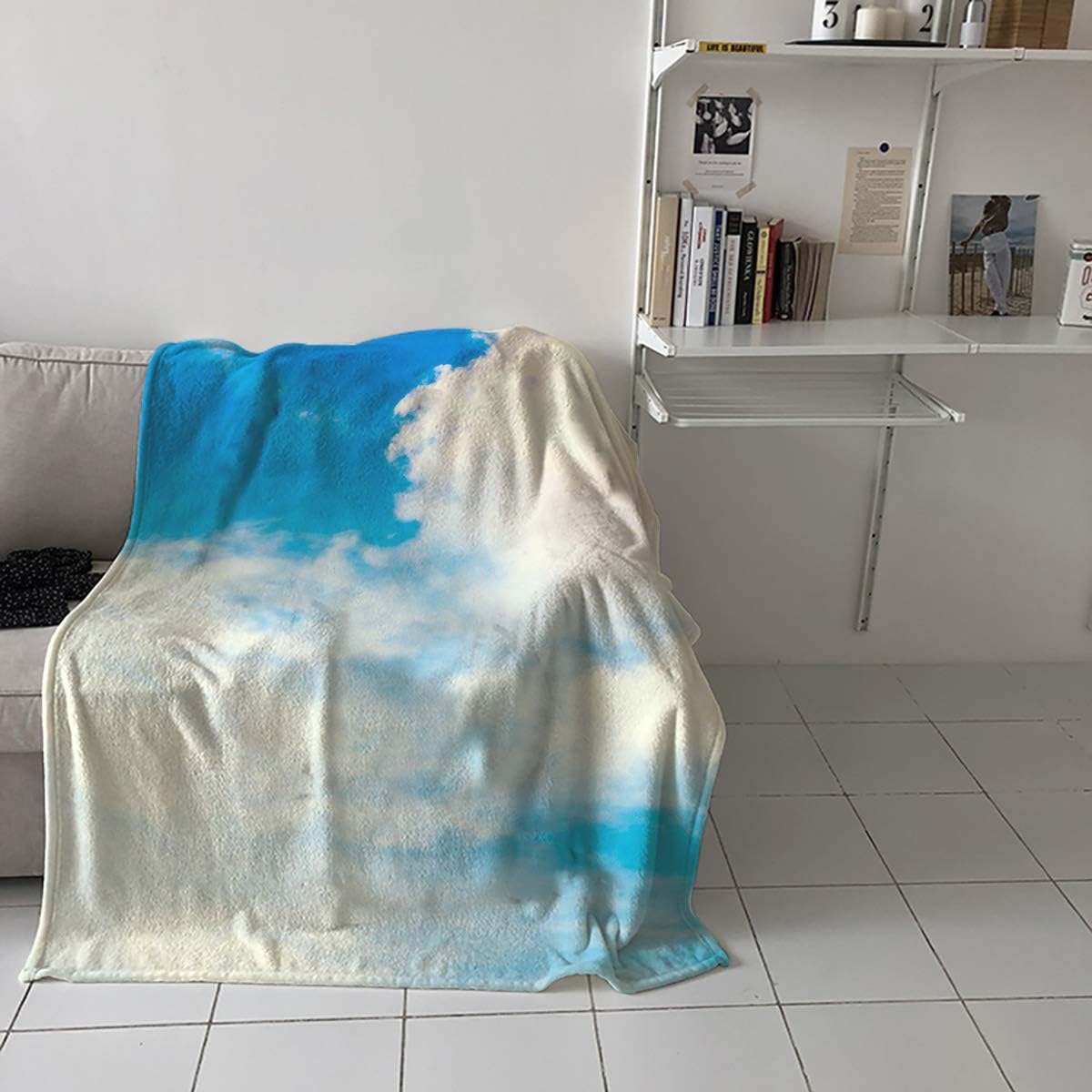 商品情報サイズ・重量75×100cm：約345g100×125cm：約525g125×150cm：約725g150×200cm：約1085g素材ポリエステル100％生地フランネル（毛玉ができにくい）シーズンオールシーズン用途ひざ掛け・お昼寝・冷房対策・防寒洗濯洗濯機洗い可生産国日本空 雲 青い プレゼント 子供 友達 母の日 父の日 夫婦 カップル ブランケット 毛布 ギフト ひざ掛け 贈り物 ふわふわ キャンプ 昼寝 ソファ あったか 洗える 冷房対策 柔らか 75×100cm　100×125cm　125×150cm　150×200cm ブランケット 毛布 ギフト ひざ掛け 父 母 祖母 祖父 安心 ぬくもり 大切な人への贈り物 5
