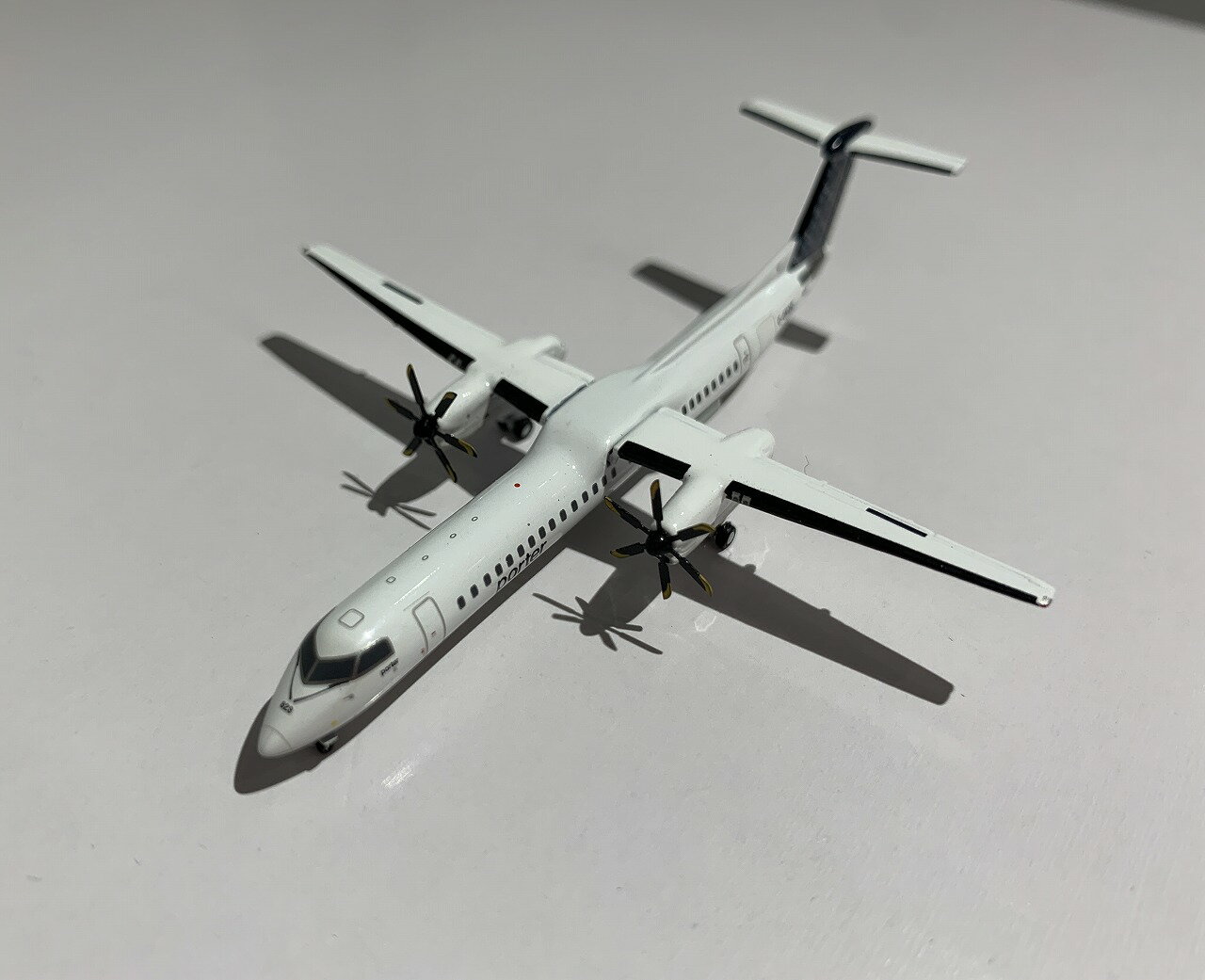 Amazon.co.jp: 1/200 全日空商事 DHC-8-400 ２機セット : おもちゃ