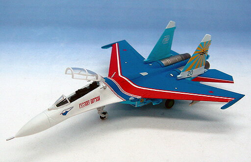 Su-27UB フランカー ロシア空軍 アクロバットチーム ルースキエ・ヴィーチャズィ／ロシアン・ナイツ （風防開) 1/200herpa/ヘルパウィングス飛行機/模型/完成品 [551816]