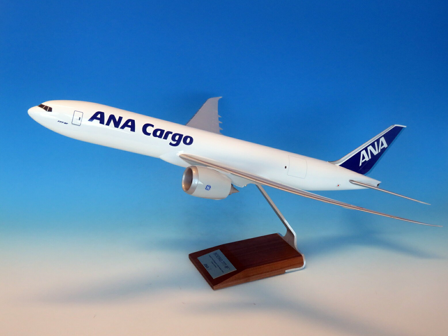 777-8F ANA 全日空カーゴ 木製台座プレート付 1/1002024年4月9日発売 全日空商事 飛行機/模型/完成品 NH00113