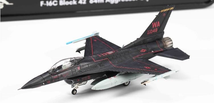 飛機 - F-16C Block42 アメリカ空軍 第64アグレッサー飛行隊「Wraith」89-2048 1/72 2024年8月29日発売 Calibre Wings 飛行機 / 飛行機模型 / 模型 / 完成品 / 完成品模型 [CA721605]