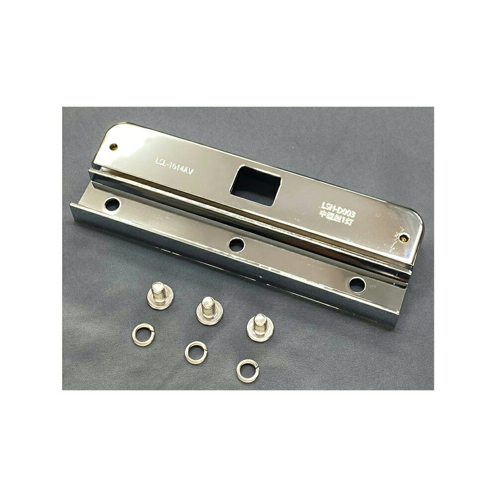 【商品名】 JB LSN-D003 JB樹脂製ナンバー枠(中型)専用 LSL-1014AV ナンバー灯取付台 中型縦1灯用 ボルト付 1台入 [9893383] 【商品説明】 ■メーカー：日本ボデーパーツ工業（株） ■樹脂製ナンハ゛ー枠専用のLSL-1014AVナンハ゛ー灯取付台です。 ■樹脂製ナンハ゛ー枠+専用取付台+LSL-1014AVナンハ゛ー灯のセットで番号灯として新規登録が可能です。 ■協定規則第4号に準じた配光測定を受け、試験成績書を取得しています。 ■軽量かつ錆びない、樹脂・クロームメッキ仕様です。 【各種仕様】 ■セット内容 ・取付台 (中型 縦1灯取付用)×1 ・SUS低頭ボルト (M6X12)×3 ・SUS S/Pワッシャー (M6用)×3 ■型番：LSN-D003 ■品番：9893383 ■材質 : ABS (プラスチック) ■表面処理 : クロームメッキ ■試験成績 9893372 LSN-N002　樹脂製NO枠 角型 中型用 1枚 9893383 LSN-D003　中型縦1灯用 BT付 1台入 1セット LSL-1014AV取付台(樹脂製NO枠用) 9893344 LSL-1014 AV ECE認証 LEDナンハ゛ー灯　 1灯 試験成績書No : 第T16046号 ■注意事項 ※ナンバー枠は別売となります。