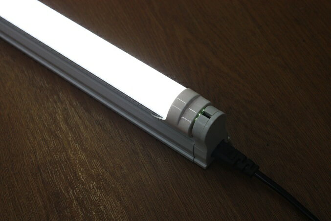 直ぐに設置　簡易型（簡単設置）120cmLED蛍光灯＋スリム台座1灯用　電源配線1.5mコンセント付 (LED蛍光灯)