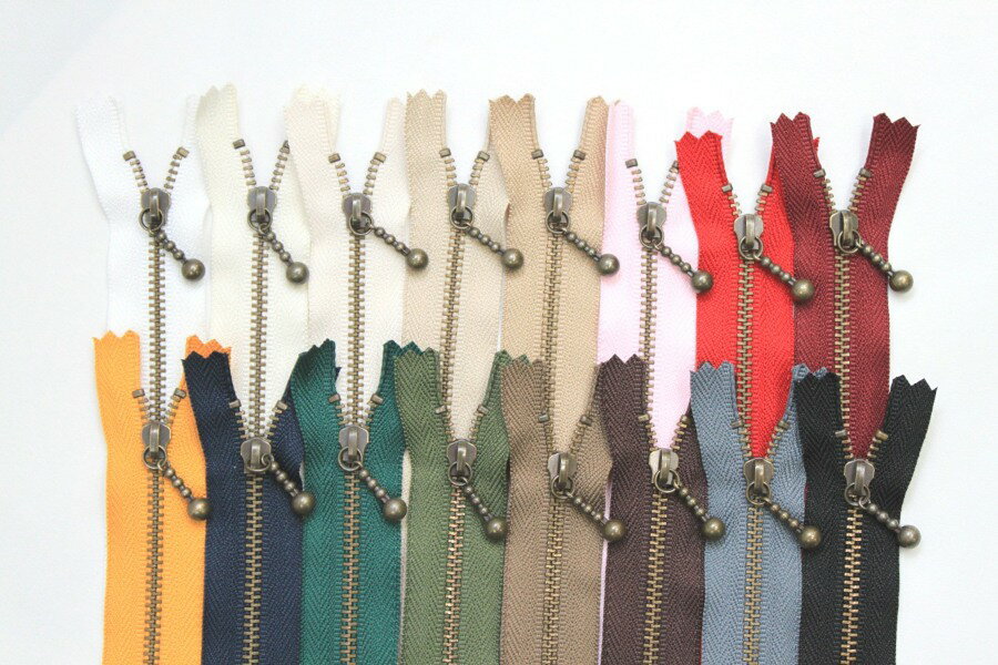 YKK 玉付 アンティーク ゴールド ファスナー 20cm 1本 ゆうパケット100個対応 （ハンドメイド 手作り たまつき ポーチ ジッパー かわいい ベーシック バッグ おしゃれ 雑貨小物 日本製）