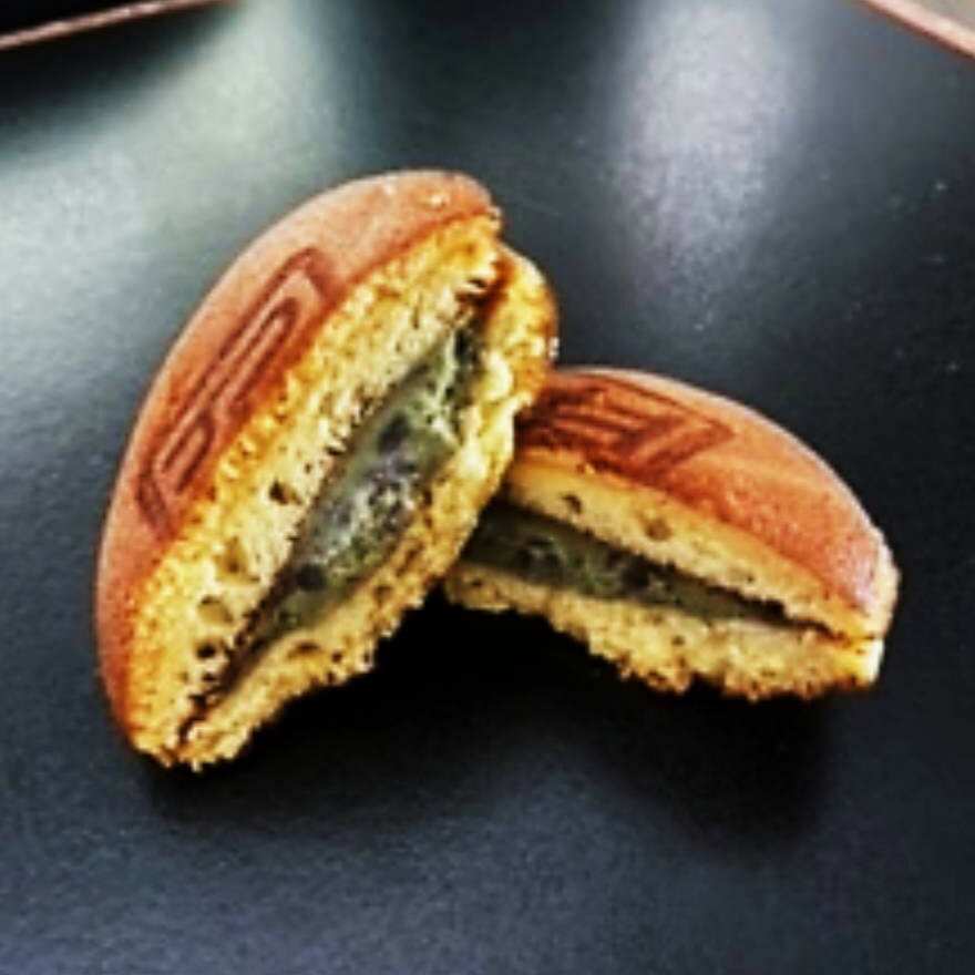 旬菓庵かどや　生どら[宇治金時]1個状態でお届けします