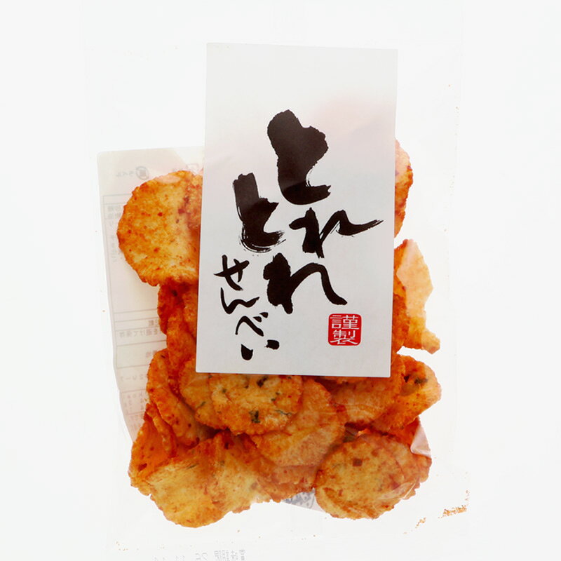 とれとれ市場限定販売！ ※包装不可商品 [商品名] とれとれせんべい　ラー油せん [原材料] 澱粉（国内製造）、ラー油味のたれ（砂糖、醤油、みりん、香辛料、食塩、ごま油）、植物油、えび、食塩、砂糖、にんにく、ねぎ、人参、ガーリックフライチップ、蛋白加水分解物、あおさ／加工澱粉、調味料（アミノ酸等）、着色料（カロチノイド、カラメル）、酸化防止剤（V。E）、ミョウバン、香辛料抽出物、安定剤（アカシア）、乳化剤、甘味料（ステビア）、（一部にえび・小麦・ごま・大豆を含む） ※本製品製造施設では、かに・卵・乳製品・落花生を含む製品を製造しています。 [内容量] 54g [賞味期限] 約1～2ヶ月 [保存方法] 直射日光、高温多湿の場所を避けて保存してください。 開封後はお早目にお召し上がりください。 [栄養成分表示]（100gあたり目安） エネルギー　425kcal、たんぱく質　3.5g、脂質　14.3g、炭水化物　70.6g、食塩相当量　4.1g [製造所] 株式会社　川仁（愛知県知多郡） [販売者] 株式会社　堅田水産（和歌山県白浜町） 【常温便にてお届け】 ※冷蔵商品と一緒にご注文・・・2梱包（常温便・クール冷蔵便）にて発送（送料が2梱包分必要となります） ※冷凍商品と一緒にご注文・・・2梱包（常温便・クール冷凍便）にて発送（送料が2梱包分必要となります） 梱包が分かれる場合は、送料は1梱包分にて計算されます。2梱包に分かれる場合は、当店にてご注文確認後に送料を訂正させていただきます ■ご購入金額に応じた送料の割引につきましては、自動計算されなくなっております。当店にてご注文確認後に訂正してご案内させていただきます。