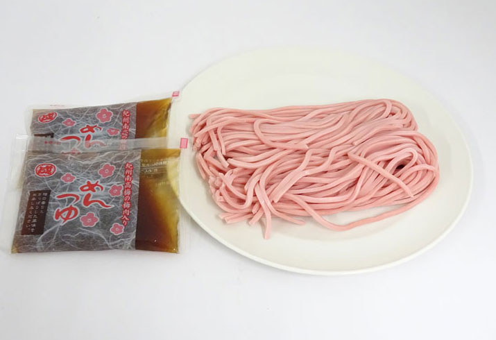 暑い日もさっぱり美味しく食べられる。　熟成生麺梅うどん　冷やしうどん　つゆ付き　2人前　紀州南高梅練込　ナルト製麺　国内産小麦粉使用　包装不可商品