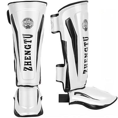 ZHENGTU レガース【RIZIN現役 第5代DEEPフライ級王者「神龍誠」推薦】ボクシング 足サポーター キックボクシング レッグガード すね当て 3cm厚手インナー 衝撃吸収 格闘技 空手 防具 プロテクター 6色・2サイズ展開 (白, M)