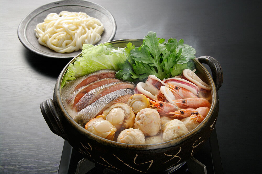 【期間限定 ポイント還元中】 送料無料 北海道名物 石狩鍋 秋鮭切身40g×3切、ボイル海老×6尾、ボイル帆立×3個、かに入つみれ×3個、えび入つみれ3個、ツボ抜きいか100g×1尾、冷凍うどん250g×1玉、たれ(濃縮:味噌仕立て)50g×2袋 お取り寄せ ギフト 詰合せ