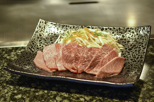 【期間限定 ポイント還元中】 送料無料 滋賀 「松喜屋」 近江牛あみ焼肉 モモ・バラ300g お取り寄せ ギフト 詰合せ セット グルメ 【期間限定 ポイント還元中】 送料無料 滋賀 「松喜屋」 近江牛あみ焼肉 モモ・バラ300g お取り寄せ ギフト 詰合せ セット グルメ