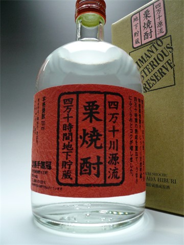 特別限定品！！栗焼酎『ダバダ火振』の原酒を、 四万十時間(40010時間＝4年7か月)、四万十川の洞窟にて長期貯蔵。 長期間熟成させることによって、うまさにふくらみとコクが増した 極上の栗焼酎古酒をどうぞご堪能ください！ 超希少限定商品につき、売り切れの際はご了承ください。 土佐(四万十町)の地酒・無手無冠 内容量 720ml アルコール度数 33度 保存方法 冷暗所にて保存してください。 原材料 栗50％、麦25％、米、米麹25％ 製造元 無手無冠（高知県高岡郡四万十町） おすすめの飲み方 ストレート、オンザロック等でお飲みください。 この他の無手無冠の商品はこちら！！無手無冠の宇宙酒はこちら！！ この他の無手無冠の栗焼酎はこちら！！【セット商品】はこちら！！