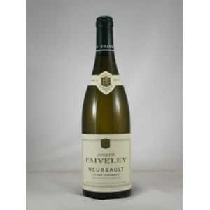 Meursault 1er Cru Charmes Faiveleyフェヴレ （詳細はこちら）味わいコメント：フェヴレはマトロ・ウィッターシェイムと契約し、ムルソー・シャルムの畑0.20haを耕作。植樹は77年。輝きのある美しいイエロー。よく熟したピーチ、グレープフルーツ、洋梨に、アカシアの蜂蜜やヘーゼルナッツのフレーバー。香りも味わいも芳醇でリッチ。ゆったりとして、まろやかな味わい。アフターの余韻も長い。750mlシャルドネ フランス・ブルゴーニュ・コート ド ボーヌ・ムルソームルソー プルミエ クリュ シャルムAOC白他モールと在庫を共有しているため、在庫更新のタイミングにより、在庫切れの場合やむをえずキャンセルさせていただく場合もございますのでご了承ください。株式会社ラックコーポレーション