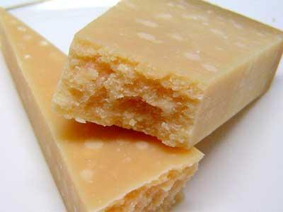 パルミジャ-ノ・レッジャ-ノリゼルヴァ4年熟成　約220g(9円/g)