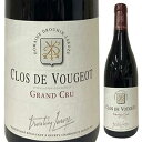 Clos de Vougeot Grand Cru Domaine Drouhin Larozeドメーヌ ドルーアン ラローズ （詳細はこちら）「シャンベルタン クロ ド ベーズ」「マジ シャンベルタン」「ラトリシエール シャンベルタン」「ミュジニー」「ボンヌ マール」など絢爛たるグラン クリュを所有する名門です。ブルゴーニュが高騰する昨今、グラン クリュから村名まで常に高いクオリティを適正な価格でリリースするドメーヌとして人気が高まって来ています。ドメーヌが所有しているのは、最も西側に位置する「デ パプ」「プランテ アベイ」「カルティエ ド マレイ オー リュー ディ」と呼ばれる小道で区切られた区画で、「ドメーヌ メオ カミュゼ」の畑の南側に位置しています。1976年、1989年、2007年に植えられたピノ ノワールが織りなす豊潤で力のあるブーケはブラックベリー、甘草、トリュフ、アニス、チェリーを連想させます。エネルギッシュで肉厚、複雑でスケールの大きな味わいはまさにグラン クリュの品格そのものです。750mlピノ ノワールフランス・ブルゴーニュ・コート ド ニュイクロ　ド ヴージョAOC赤他モールと在庫を共有しているため、在庫更新のタイミングにより、在庫切れの場合やむをえずキャンセルさせていただく場合もございますのでご了承ください。土浦鈴木屋こちらのワインは、土浦鈴木屋さんの地下セラー及び専用セラーで万全を期して大切に熟成させたものです。非常にデリケートで、熟成による変化やコルクの不良等についても避けられないリスクもございますので、返品・交換等の対応ができませんのでご了承の上ご利用ください。