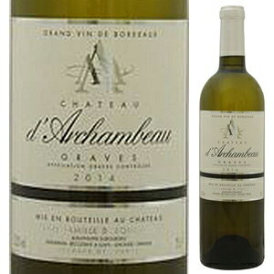 Chateau D’archambeau Blanc Chateau D’archambeauシャトー ダルシャンボー （詳細はこちら）グラーブはバルザックに近いイラ村に位置するシャトー・ダルシャンボー。3世代に渡って所有されているワイナリーです。現在はジャン・フィリップ・デュブルデュー氏の単独所有です。醸造家でもある彼のワイン造りのノウハウを駆使して素晴らしいワインを造りだしています。“ボルドー白ワイン醸造の革命家”といわれるドニ・デュブルデュー氏は従兄弟にあたります。　1990年代半ばから無農薬栽培を実践しています。 シトラスや白い花の芳香に心地よい酸味。ピュアな果実味が口中に広がる心地よいワイン。 畑：グラーヴ地区、バルザックに程近いイラ村に14ha。砂利の層と粘土石灰質の土壌。 栽培・収穫：樹齢平均25年。平均収量20-25hl/ha。リュットレゾネ。 醸造・熟成：ブドウ実の成熟度合いにより12-24時間の低温浸漬。12?16℃で平均15-20日間の発酵。3/4はステンレスタンク、1/4はフランス産の2，3年樽を使用しシュルリーで4ヶ月間の熟成。 受賞歴：2002 バリューボルドー 2007 2005 ギド アシェット 2007 ★ 2013 フェミナリズ コンクール　2014　銅賞750mlソーヴィニヨン ブラン セミヨンフランス・ボルドー・グラーヴグラーヴAOC白他モールと在庫を共有しているため、在庫更新のタイミングにより、在庫切れの場合やむをえずキャンセルさせていただく場合もございますのでご了承ください。株式会社飯田