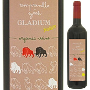 Gladium Organic Tempranillo Syrah Bodegas Campos Realesボデガス カンポス レアレス （詳細はこちら）生産者：1950年に設立した協同組合が事業拡大の後、1988年に地元の生産者と共にボデガス・カンポ・レアレスを形成。ラ・マンチャの伝統を踏まえた上で、最新の技術を積極的に取り入れてきました。ワインメーカーはラ・マンチャワインの改革を進める新しい世代の醸造家の一人、ラファエル・カニサレスが担当。数年前からソレダ・ロペスが引き継いでいます。マーケティング及び広報担当は、国際市場とワイン造りに精通しているホセ・アントニオ・イダルゴです。栽培者から、マネージメントまで、スタッフ全員が現地出身で、その産地の特徴を誰よりよく理解しています。そのワインを熟知したスタッフもワイナリーの特徴で、お手頃な価格帯ながらもかなり評価の高いワインを造り出す、まさにラ・マンチャ レボリューションのリーダー的な生産者です。 紫がかったチェリー色。イチゴやブラックベリーを思わせる香りが際立つ若々しいワイン。口中に広がるフレッシュ感、肉厚でボリュームのある味わいに長く心地よい後味。 畑：エル・プロベンシオ村の15haの畑。内陸性気候。標高700m以上。年間日照約3,500時間。畑を囲む森が気温を和らげ、ワインにバランスをもたらす。年間雨量400mmのみ。小石と砂を多く含む粘土石灰質土壌が適度な水分を保つ。 栽培・収穫：平均樹齢20年。ギュイヨ・ダブル仕立て。収量4.5t/ha。オーガニック認証。9月に収穫。 醸造・熟成：ステンレスタンクにて醸造。 750mlテンプラニーリョ シラースペイン・カスティーリャ ラ マンチャ・カスティーリャ ラ マンチャラ マンチャDO赤他モールと在庫を共有しているため、在庫更新のタイミングにより、在庫切れの場合やむをえずキャンセルさせていただく場合もございますのでご了承ください。株式会社飯田