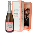 Brut Nature Rose Philippe Starck Box Louis Roedererルイ ロデレール （詳細はこちら）グラスに注ぐと、緑色がかった黄金色の色調で、密度の高い繊細な泡がゆっくりと立ち上ります。ローストしたヘーゼルナッツを思わせる香りと溶け合う、モモや砂糖漬けのレモンといった、熟したフルーツのニュアンス。オーブンで焼いたリンゴやタルト、カラメリゼしたスパイスの香りから、果実の完熟度が感じられます。 瑞々しく、ベルベットのように滑らかな泡立ちが口の中に広がり、塩味の効いた濃厚なフレッシュさを感じます。ほのかな苦みと溢れるフレッシュ感が味わいを引き締め、舌の上で転がるようなまろやかなテクスチャーに、透明感のある洗練された余韻がいつまでも続きます。750mlピノ ノワール、シャルドネ、ピノ ムニエフランス・シャンパーニュシャンパーニュAOC発泡ロゼ他モールと在庫を共有しているため、在庫更新のタイミングにより、在庫切れの場合やむをえずキャンセルさせていただく場合もございますのでご了承ください。エノテカ株式会社