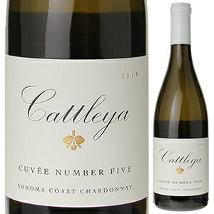 Chardonnay Cuvee No.5 Sonoma Coast Cattleyaカトレア （詳細はこちら）冷たい霧が流れ込む地区の数か所の畑から葡萄をセレクト　20)はソノマコーストにある一つの畑から。21）は二つの畑のブレンド。土壌はゴールドリッジ（昔の海底の砂堆積土壌で非常に水はけが良く葡萄が根を深く伸ばす）仏産樽にて醗酵・熟成20)17ヶ月/新樽60%, 21)11か月/新樽65％綺麗な酸と、土壌に起因する石を思わせるミネラル感が生き生きと現れ、白い花の香、ライムの皮が弾けたようなシトラス系ニュアンス、口当たりはマイルドでクリーミー、旨味、塩味を感じる。750mlシャルドネアメリカ・カリフォルニア・ソノマ・ソノマ コーストソノマ コーストAVA白他モールと在庫を共有しているため、在庫更新のタイミングにより、在庫切れの場合やむをえずキャンセルさせていただく場合もございますのでご了承ください。株式会社中川ワイン