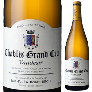 Chablis Grand Cru Vaud sir Jean Paul ＆ Benoit Droinジャン ポール エ ブノワ ドロワン （詳細はこちら）熟成には、50％が新樽、1年、2年樽を使用しています。比較的薄いレモンイエロー、ヴァニラ香がしっかりと感じられました。フレッシュなため、わずかにミントの香りもします。既に丸みをおびていて、非常にしっかりした濃厚な厚みがあります。余韻も長く、消えない程です。グラン　クリュの中では一番早く開き、飲み頃がやってきます。「非常に分かりやすく、ミネラリィでエレガント。渓谷が狭く温かいので、ワインが早く開く。」（ブノワ談）。「ヴォーデジール」とは、「あなたの夢」という意味。750mlシャルドネフランス・ブルゴーニュ・シャブリシャブリ グラン クリュ ヴォーデジールAOC白他モールと在庫を共有しているため、在庫更新のタイミングにより、在庫切れの場合やむをえずキャンセルさせていただく場合もございますのでご了承ください。株式会社稲葉シャブリ グラン クリュ ヴォーデジール ジャン ポール エ ブノワ ドロワンChablis Grand Cru Vaud sir Jean Paul ＆ Benoit Droin生産者情報ジャン ポール エ ブノワ ドロワン Jean Paul ＆ Benoit Droinブノワ　ドロワンは、とてもエネルギッシュで、ボーヌの醸造学校で5年、ディジョン大学で2年、卒業後はラ　ロッシュとドーヴィサで研修しました。’99年にレ　クロを目の前にした新しいドメーヌになってから父ジャン　ポールと一緒に働き始めました。ブノワの考えでニューマティックワインプレスを導入してより果実味を生かし、畑の特徴をより引き出すために樽を使い過ぎない、典型的なニュージェネレーションスタイルとなっています。以前はフィルターをかけてすぐ瓶詰めしていましたが、現在は2ヶ月間休ませてから9月頃にすべてのランクを1回で瓶詰めするようにしました。他の生産者のように酒石をとるために0℃以下にするといった余計な刺激を与えることはせず、4〜5℃で長時間置いてゆっくり取り除きます。ブノワによるクリュの畑ごとの特徴は、ヴォグロ ： 力強い　　　　　　 ヴァイヨン ： ミネラル+力強い モンマン ： ミネラルと力強さ、ヴァイヨンにリッチさが加わるモンテ　ド　トネル ： ヴァイヨンと似ていて、ボディがある。より高いミネラルがある　　 モン　ド　ミリュ ： フローラル、ピーチ、梨ブランショ ： フィネスとミネラル。　　　　 ヴァルミュール ： リッチでふくよかな果実味。 ヴォーデジール ： ミネラルと果実味、ヴァルミュールより繊細。ブノワが求めるのは「ミネラル感とシレックスの風味が感じられるシャブリらしさのあるもの。それは世界のどこを探し手もシャブリにしかないものだから。」です。多くの評論家がこれらの変化を絶賛しています。 1698年からワイン造り ブノワ　ドロワン　（14代目）　　ラ　ロッシュ、ドーヴィサで研修、‘99年からワイン造りに参加 26．5ha　　シャブリ　10ha、プルミエ　クリュ　11ha、グラン　クリュ　4ha、プティ　シャブリ1．5ha 除草剤等に化学薬品を使わず、草を生やすことで葡萄の根にストレスを与え生産量を減らし、特別オーガニックな肥料なども必要としなくする 気をつけているのは、糖度ではなく酸で、バランスを一番大切にしている 細部にわたって改良して造らせた特注のタンクは、発酵温度の変化に膨張によるワインの漏れや収縮によるワインの酸化を防ぎ、今では商品化されてボルドーやシャンパーニュでも使われ、見学者も訪れます 国内45％（通常20％以下）　国内での評価の高さがうかがえる国内にある26の3ッ星レストランのうち、パリの「ル　プレ　カトラン」、「ル　ブリストル」などその約半数に卸している。世界中のフォーシーズンズ　ホテルにも納品。 プレスした葡萄は、すぐ樽に入れて発酵、MLを行う。2年樽を使用。発酵後に入れると樽のいやな部分が目立つ。アリエ産、トロンセ産。 「ブルゴーニュ　オジョルディ48」に『ヌーヴェル　ジェネレーション（新世代）』として写真入りで紹介同じシャブリのピクも「今一番いい生産者はドロワンだろう」と言っている。【VT】‘09年は酸が少なく、若飲みタイプ、’10年は酸が豊富で偉大な年ブノワ　ドロワンによる近年のワインには、彼のさらなる技の熟達、新しいクリュを加えるなど飽くことのない探求心が表現されている。今や彼のワインは、シャブリの中で最も興味深いワインのひとつになった。また、とてつもなくリーズナブルであることは言うまでもない。ドロワンは自らの判断で、生産量の3分の1をフランス国内市場で販売している。これはシャブリでいえば比較的高い比率といえる。デヴィット　シルドクネヒト　　「ワイン　アドヴォケイト179」