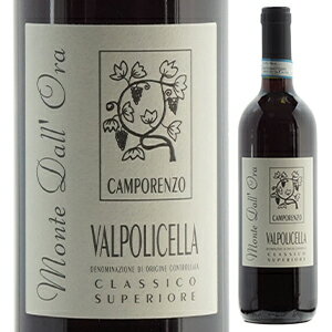 Valpolicella Classico Superiore Camporenzo Azienda Agricola Monte dall’Oraモンテ ダッローラ （詳細はこちら）ヴァルポリチェッラ地区の中心カステルロット地区そばにある自然派アマローネの造り手"モンテ ダッローラ"のDOCヴァルポリチェッラ クラシコ スペリオーレ「カンポレンツォ」です。カンポレンツォ畑で有機栽培されたコルヴィーナ、コルヴィノーネ、ロンディネッラをブレンド。天然酵母による自然発酵後にオーク樽で18ヶ月熟成しています。カンポレンツォ畑のテロワールを忠実に表現した、エレガントで熟した果実を感じるヴァルポリチェッラ クラシコ スペリオーレです。750mlコルヴィーナ50%、コルヴィノーネ30%、ロンディネッラ20％イタリア・ヴェネトヴァルポリチェッラ クラシコ スペリオーレDOC赤自然派●自然派ワインについてこのワインは「できるだけ手を加えずに自然なまま」に造られているため、一般的なワインではあまり見られない色合いや澱、独特の香りや味わい、またボトルによっても違いがある場合があります。ワインの個性としてお楽しみください。●クール便をおすすめします※温度変化に弱いため、気温の高い時期は【クール便】をおすすめいたします。【クール便】をご希望の場合は、注文時の配送方法の欄で、必ず【クール便】に変更してください。他モールと在庫を共有しているため、在庫更新のタイミングにより、在庫切れの場合やむをえずキャンセルさせていただく場合もございますのでご了承ください。株式会社ラシーヌカンポレンツォ畑のテロワールを忠実に表現！モンテダッローラが造る、エレガントで熟した果実を感じるヴァルポリチェッラ クラシコ スペリオーレ！ヴァルポリチェッラ クラシコ スペリオーレ カンポレンツォ モンテ ダッローラValpolicella Classico Superiore Camporenzo Azienda Agricola Monte dall’Ora商品情報ヴァルポリチェッラ地区の中心カステルロット地区そばにある自然派アマローネの造り手"モンテ ダッローラ"のDOCヴァルポリチェッラ クラシコ スペリオーレ「カンポレンツォ」です。カンポレンツォ畑で有機栽培されたコルヴィーナ、コルヴィノーネ、ロンディネッラをブレンド。天然酵母による自然発酵後にオーク樽で18ヶ月熟成しています。カンポレンツォ畑のテロワールを忠実に表現した、エレガントで熟した果実を感じるヴァルポリチェッラ クラシコ スペリオーレです。有機農法で採用される銅剤及び硫黄剤のみ使用畑の中では科学的に合成された肥料や除草剤を使用せず、有機農法で採用される銅剤及び硫黄剤のみ使用。仕事は全て手作業にて実施。夏には最も日照条件の良い最良の房のみを残す徹底したグリーンハーヴェストを行い、醸造は天然酵母を用いて、ごく少量のSO2を使用。ワイン熟成のためのセラーは、一流のレチョート、アマローネなどを落ち着かせるのに完璧な湿度と温度を保つため、凝灰岩を掘って造られています。 天然酵母による自然発酵後にオーク樽で18ヶ月熟成カンポレンツォ畑はこのワイン専用のクリュです。2010年に友人のロレンツォから買い取った畑（カンポ）のため、『ロレンツォの畑（Campo di Lorenzo）』を略して、カンポレンツォと命名されました。標高70-100mのサン ピエトロ イン カリアーノの丘にある、粘土層（表層）と砂利を多く含んだ泥灰岩の土壌。ブドウの樹はぺルゴラ方式で仕立てられています。ブドウはビオディナミの手法で栽培された樹齢50年のコルヴィーナ50%、コルヴィノーネ30%、ロンディネッラ20％を使用。9月下旬-10月上旬に手摘みで収獲したブドウは、低温マセレーションと10-15日間の天然酵母による自然発酵を実施。25HLのオーク樽で18ヶ月熟成。ボトリング後に12ヶ月の瓶熟成を経て出荷しています。SO2の添加は85mg/lのみです。カンポレンツォ畑のテロワールを忠実に表現したエレガントな味わいルビーレッドの色調。チェリーやブラックチェリー、ミント、穏やかなスパイスと時間の経過とともに伴う新鮮さを感じます。口に含むと、フレッシュさと風味を保ちながら、嗅覚的な感覚を再確認させる、素晴らしく飲みやすい味わいです。パワーよりもフィネス、筋肉質よりもエレガンス。ヴァルポリチェッラのエリアにある、カンポレンツォ畑の太陽と空気のエネルギー、テロワールとブドウを忠実に表現しています。【受賞歴】スローワイン2023でトップワイン獲得(2019)生産者情報モンテ ダッローラ Azienda Agricola Monte dall’Oraモンテ ダッローラは、ヴェントリーニ夫妻が“野生的環境”に惚れ込み、1995年に畑を購入しスタートしたワイナリー。ヴァルポリチェッラ・ゾーンの歴史的な中心地に位置しており、郊外の歴史あるカステルロットの丘から降りてくる道の脇にあります。アレッサンドラはビオディナミにも造詣が深い「考える人」で、夫のカルロは妥協のない実践家です。ブドウ畑はヴァルポリチェッラの歴史的ゾーンにありながら約20年も耕作放棄され、ほぼ藪に近い状態でした。標高250m前後に広がる5haの畑の大半は1950年植樹の古木がまだ多く残っています。また「さくらんぼ畑と入り組むように広がるブドウ畑が、アマローネにさくらんぼの香りをもたらす」と、当主カルロ・ヴェントリーニ。畑の土も長年の手入れの行き届いた栽培で、歩くとしなやか。セラーでは2016年以降、発酵槽を少しずつ、ステンレスタンクからセメントタンクへと移行したことで、アタックの柔らかさが向上し、ふくよかさもより前面に出てきています。アマローネとリパッソ用の発酵槽は木製で、熟成も大樽でリパッソは1年以上。アマローネでは4年以上熟成させ、更に1年の瓶熟成後にリリースしています。畑の中では、科学的な合成物や除草剤を用いません。土壌の耕作のためにおこなう農作業としては、ブドウの樹列の間に草を生やさせることと、樹列そのものに働きかける軽めの作業が挙げられます。ブドウ畑における植物の衛生状態の劣化を招かないために、湿度を測る雨量計や、昆虫の動きを監視するための罠やフェロモンを用いて、定期的に管理しています。