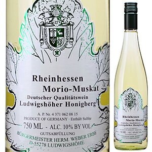 Ludwigshher Honigberg Morio Muskat Qualit tswein B rgermeister Weberブルガマイスター ヴェーバー家 （詳細はこちら）なめらかで、程よい酸、爽やかでフルーティな果実味が魅力的な味わいです。モリオ ムスカートは、早く摘み取ると苦みがでるので、収穫の時期に気を使っているそうです。750mlモリオ ムスカートドイツ・ラインヘッセンクヴァリテーツヴァインQualit tswein白&nbsp;43g/L&nbsp;6.2g/L&nbsp;&nbsp;※記載の数値は2012ヴィンテージのものです他モールと在庫を共有しているため、在庫更新のタイミングにより、在庫切れの場合やむをえずキャンセルさせていただく場合もございますのでご了承ください。株式会社稲葉ルドヴィヒスヘーファー ホーニッヒベルク モリオ ムスカート クヴァリテーツヴァイン ブルガマイスター ヴェーバー家Ludwigshher Honigberg Morio Muskat Qualit tswein B rgermeister Weber生産者情報ブルガマイスター ヴェーバー家 B rgermeister Weberヴェーバー家は、18世紀からルドヴィヒスヘーエ村にて、家族経営でワイン造りをする生産者です。造り出すワインは、フルーティで葡萄品種の特徴をよく出しながらバランス良く、価格も手頃で、稀に見るリーズナブルなワインといえます。ルドヴィヒスヘーエ、ディーンハイムやデクスハイムに12haの葡萄畑を所有し、ケルナー(18.4%)、リースリング(14.9%)、ショイレーベ(7%)、モリオ　ムスカート(5%)などを栽培しています。タイプは、60%が甘口、40%がやや辛口と辛口仕立てです。ユニークな葡萄の葉をかたどったラベルはとても魅力的なデザインです。ケラーを一新して、新しいニューマティックプレスやモストをきれいにするためのフィルターを導入し、低温発酵など発酵から熟成まで温度コントロールをしています。ヴェーバーのワインのスタイルは、味が強すぎず、酸も優しい、どなたにも飲みやすいワインと言えます。