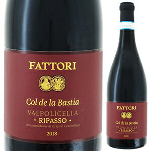 Valpolicella Ripasso Superiore Col de la Bastia Fattoriファットリ （詳細はこちら）ワイルドベリーの濃厚で心地良いアロマ。フレッシュな果実感が魅力的。ソフトなタンニンがストラクチャーを与えています。 畑：アルポーネ谷とイッラージ谷の間に位置するバスティアの12haの畑。標高450m。特に白や赤の頁岩による石灰岩構造の変化によってできた僅かな傾斜の幅広い台地のアルカリ性粘土頁岩土壌。火山岩（玄武岩）はなし。 栽培・収穫：若樹と樹齢20〜35年の樹。植密度5,200本/ha。収量60〜70hl/ha。有機栽培実践。9月後半に手摘みで収穫。 醸造・熟成：アマローネの澱の上で再発酵したヴァルポリチェッラ。500〜1,000Lのオーク樽にて18カ月熟成。 750mlコルヴィーナ、コルヴィノーネ、ロンディネッラ、他イタリア・ヴェネトヴァルポリチェッラ リパッソ スペリオーレDOC赤他モールと在庫を共有しているため、在庫更新のタイミングにより、在庫切れの場合やむをえずキャンセルさせていただく場合もございますのでご了承ください。株式会社飯田