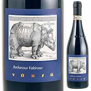 Barbaresco Vigneto Valeirano La Spinettaラ スピネッタ （詳細はこちら）3種のバルバレスコは、すべてバリック（小樽）発酵、熟成。3つのクリュ（単一畑）の特徴をダイレクトに感じていただけます。ファーストヴィンテージは1997年。ヴァレイラーノの畑は標高が他よりも高いため、ワインに良質の酸があり、持続性のある細かいタンニンが特徴です。　 750mlネッビオーロイタリア・ピエモンテバルバレスコDOCG赤他モールと在庫を共有しているため、在庫更新のタイミングにより、在庫切れの場合やむをえずキャンセルさせていただく場合もございますのでご了承ください。モンテ物産株式会社もっとも標高の高い畑で造るスピネッタのクリュバルバレスコ「ヴァレイラーノ」2005年バルバレスコ ヴィニェート ヴァレイラーノ ラ スピネッタBarbaresco Vigneto Valeirano La Spinetta商品情報スピネッタで最も標高が高いクリュ「ヴァレイラーノ」ヴァレイラーノはスピネッタ社が造るバルバレスコの中で、標高450メートルと最も標高が高いエリアに位置する厳格な表現を有するバルバレスコです。ブドウがゆっくりと熟すテロワールで厳格なスタイル2016年11月、スピネッタ社のエノロゴであるジョルジョ リヴェッティ氏と試飲しました。「ブラインドでテイスティングするとバローロに近いものを感じます。畑としては南ですが、標高はスピネッタ社が所有する畑で一番高いです。厳格なスタイルという表現がピッタリです。他に比べ小石や礫が多い土壌です。ブドウが熟していくのも他のバルバレスコに比べ最も遅いです。」と話してくれました。スピネッタで最も標高が高いクリュ「ヴァレイラーノ」ヴァレイラーノはスピネッタ社が造るバルバレスコの中で、標高450メートルと最も標高が高いエリアに位置します。トレイーゾの南に位置する石灰質土壌の約3ヘクタールの広さです。グイヨー仕立てで栽培され、10月上旬から中旬にかけて収穫されたブドウは7〜8日間かけてロータリーファーメンターでアルコール醗酵を行います。ミディアムトーストのフレンチオークの新樽でマロラクティック発酵、その後20 〜22 ヶ月間熟成、ボトリングの3ヶ月前にステンレスタンクに移し、12ヶ月間瓶熟成します。ろ過清澄は行いません。深いルビーの色調に、バラ、チェリー、セージやユーカリの香りに、リコリス（甘草）や革のニュアンスがしっかりと感じられます。厳格で密度のあるタンニンがありながらもしなやかな味わいがあり、美しい調和と風味豊かな余韻が長く続きます。【受賞歴】2005ヴィンテージ：ワインアドヴォケイトで93点、ワインスペクテーターで90点生産者情報ラ スピネッタ La Spinettaクリュの特徴を最大限に表現するバルバレスコのトップ生産者ラ スピネッタは、1977年、カスタニョーレ ランツェに創業。1978年にイタリアで初めてのクリュモスカートをリリースしてその名が広まりました。ピエモンテの土着品種のみにこだわったワイン造りを続け、1995年に最初のクリュバルバレスコ「ガッリーナ」、1996年に「スタルデリ」、1997年に「ヴァレイラーノ」をリリース、クリュの特徴を最大限に表現する造り手としてバルバレスコのトップ生産者の地位を確立、『ガンベロロッソ』では最高賞トレビッキエリの獲得数がガヤに次いで第2位という、まさにイタリアを代表する造り手になっています。「ワイン造りの90％は畑にある」現在は創業者の3人の息子たち（ジャンカルロ、ブルーノ、ジョルジョ）がワイナリーを経営。「ワイン造りの90％は畑にある」という信念のもと、妥協のない高品質ワインを追求し続けています。注目すべきは65人の社員のうち55人が畑仕事に携わっていること。そしてテロワールを表現するためにはその土地に根付いた土着品種のみを使うのが重要であると考え、実践しています。2001年からはトスカーナでワイン造りを始める2000年にはバローロ地区に畑を購入し「バローロカンペ」をリリース、2001年にトスカーナにワイナリーを設立。いずれもスピネッタの精神である土地を表現したワインを土着品種を使って造りだしています。さらに2007年にはスプマンテの老舗コントラット社を譲り受け、瓶内二次発酵のワイン造りにも取り組んでいます。スピネッタのトレードマークであるサイのラベルスピネッタのトレードマークであり、バルバレスコのラベルに使われているサイはルネサンス期に活躍したドイツの画家アルブレヒト デューラーの作品です。オーナー兼エノロゴのジョルジョ リヴェッティ氏が力強く、進む方向を決めたらまっすぐ突き進むサイの絵をいたく気に入っていたことによります。スピネッタのバローロに使われているライオンも同じくデューラーの作品です。実際に見ないで完成させた名作1515年に、生きているサイがポルトガルインド総督からポルトガル王に贈られました。実物のサイがヨーロッパに初めて届いた話題性もあり、サイの記述がスケッチと共に、ドイツにも直ぐ届きました。デューラーはそのスケッチを参考に、実際にサイを見ないで素晴らしい版画に仕上げた名作で、その後300年にもわたり、生きているサイを実際に見ることができるようになっても、デューラーの作品を画家達は模写するほど完成度が高い作品だったと言われています。●ラ スピネッタの突撃インタビュー(2023年11月10日)　長期熟成のクリュバルバレスコ3種を飲み比べ！「ラ スピネッタ」突撃インタビューはこちら＞＞●ラ スピネッタの突撃インタビュー(2016年11月16日)　完璧なバランスを誇る美しきバルバレスコ＆バローロ！ラ　スピネッタ社リヴェッリティ氏突撃インタビューはこちら＞＞●ラ スピネッタの突撃インタビュー(2013年11月25日)はこちら＞＞●ラ スピネッタの(2005年4月5日)　ラ・スピネッタ社　ジョルジョ・リベッティ氏　突撃取材！はこちら＞＞