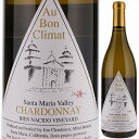 Chardonnay Mission Label Au Bon Climat Wineryオー ボン クリマ ワイナリー （詳細はこちら）日系墨絵画家ドリュー・カタオカ女史に手によるサンタバーバラミッションのオリジナルラベル。柑橘系の果実を思わせる爽やかな香りと際立った酸とのバランスが心地よく、涼しげなアフターを醸し出す大変飲み口の良いワインです。(畑はビエン・ナシード・ヴィンヤード）750mlシャルドネアメリカ・カリフォルニア・サン ルイス オビスポ・サンタ マリア ヴァレーサンタ マリア ヴァレーAVA白他モールと在庫を共有しているため、在庫更新のタイミングにより、在庫切れの場合やむをえずキャンセルさせていただく場合もございますのでご了承ください。株式会社中川ワインアンリ ジャイエを師と仰ぐ世界的人気のワイナリー「オー ボン クリマ」お食事との相性抜群！日系墨絵画家ドリュー カタオカ女史デザインのオリジナルラベルシャルドネ ミッションラベル オー ボン クリマ ワイナリーChardonnay Mission Label Au Bon Climat Winery商品情報カリフォルニア州でブルゴーニュスタイルを造る先駆者的存在、オーボン クリマ。通称「ABC」と呼ばれる人気のワイナリーです。こちらは、日系墨絵画家であるドリュー カタオカ女史の手によりデザインされたオリジナルラベルの、お食事との相性抜群の飲み口の良いワインです。爽やかな香りと涼しげな余韻醸造は余計な手を加えずに、開放タンクにて野生酵母で発酵させそのまま熟成させる古典的な手法をとっています。柑橘系果実を想わせる爽やかな香りと際立った酸のバランスがきれいに保たれ、涼しげな余韻を感じさせる、飲み口の良い味わいです。お食事との相性が良くバランスが取れ、個性が際立つシャルドネです。サンタバーバラの巨匠 故ジム クレンデネン(1953-2021)の遺志は脈々と生き続けるオーナーのジム クレンデネンは2021年5月逝去（享年68歳）。氏がブルゴーニュの神様アンリ ジャイエに師事したブルゴーニュタイプのエレガントなワインはサンタ バーバラのみならずカリフォルニアを代表するワインとなり、今後も彼の遺志を引き継いだ長年変わらぬオー ボン クリマ チームが作り続けます。醸造過程においても余計な手は加えず開放タンクで野生酵母での発酵させる古典的な手法は変わりません。生産者情報オー ボン クリマ ワイナリー Au Bon Climat Wineryアンリ ジャイエを師と仰ぐ、世界的人気を誇るワイナリーカレラと並び、ブルゴーニュに引けを取らない造り手として、人気を二分しているオー ボン クリマ。ワイナリー名のAu Bon Climatとは、「良く露出している畑」という意味で頭文字をとって、ABCと呼ばれています。1982年にサンタ バーバラの地で始められたワイナリーで、オーナーは「カリフォルニアワインの怪人」の異名を持つジム クレンデネン氏。金色の長髪に派手なシャツという出で立ちで、見た目はまるでプロレスラーかロック ミュージシャンのような雰囲気ですが、彼の生みだすワインは、その容貌からは想像できないほど繊細でエレガント。そのワインのクオリティの高さも「怪人」と呼ばれる所以となっています。たちまち世界的に高評価を得、人気ワイナリーの仲間入りクレンデネン氏はフランスで修行していた際、あのブルゴーニュの神様アンリ ジャイエ氏に師事。ジャイエ氏のワイン造りに多大な影響を受け、テロワールを繊細に表現したワインを造るため、冷涼な気候でピノ ノワールやシャルドネの栽培に向いているサンタ バーバラにワイナリーを創設しました。1989年、1990年とたて続けにワイン評論家ロバート パーカー氏から「ベスト ワイナリー オブ ザ ワールド」に選出され、1992年には、ロサンゼルス タイムスの「ワインメーカー オブ ザ イヤー」に選ばれるなど、たちまち世界的に高評価を得、人気ワイナリーの仲間入りを果たしたのです。ブルゴーニュの繊細さと、カリフォルニアのコクのある味わいが見事に調和したスタイル醸造過程においては余計な手を加えません。補糖や補酸それに培養酵母は基本的に使用せず、開放タンクで野生酵母での発酵させる古典的な手法を尊重。ブルゴーニュワインを手本に、「育った土地のユニークさを持っていて、食事を通して楽しめる飲み飽きないワイン」を造っています。アルコール度がニューワールドとしては抑えられており、バランスがとれた味わいのワインは、ブルゴーニュの繊細さと、カリフォルニアのコクのある味わいが見事に調和したスタイルです。今ではサンタ バーバラだけでなくオレゴンにまで畑を広げ、アメリカを代表する生産者の一人となっています。映画『サイドウェイ』で脚光を浴びた風光明媚な産地サンタ バーバラは、ハリウッドのセレブリティたちが邸宅を構える風光明媚な産地。アカデミー賞を受賞した映画「サイドウェイ」の舞台になったことで一躍脚光を浴び、いまやナパ、ソノマにも匹敵するワイン カントリーとして人気を博しています。カリフォルニアで唯一、山脈が東西に走っているとがこの土地の特徴。海からの冷たい風が直接吹き込むため、南に位置していながらも冷涼な気候となり、高品質なピノ ノワールやシャルドネの産地として知られています。