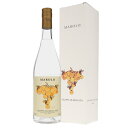 Grappa Di Moscato Maroloマローロ （詳細はこちら）花やフルーツの活き活きとしたアロマ。オレンジやバラ、セージやコリアンダー、ピエモンテのランゲ地区、アスティ地区のモスカートの絞りかすから造られます。非常に香り高く、常温は勿論冷蔵庫で冷やして頂いても楽しめます。アイスクリームにかけて食べるのもおススメです。700mlモスカートイタリア・ピエモンテグラッパグラッパ他モールと在庫を共有しているため、在庫更新のタイミングにより、在庫切れの場合やむをえずキャンセルさせていただく場合もございますのでご了承ください。株式会社　モトックス単一品種グラッパの第一人者「マローロ」一流の生産者から仕入れるヴィナッチャを蒸留！職人技が光る華やかなフルーツ香が魅力的なモスカートグラッパグラッパ ディ モスカート マローロGrappa Di Moscato Marolo商品情報綿密な職人技が産み出すイキイキとしたフルーツ香が魅力的なモスカートマローロの綿密な職人技が産み出すイキイキとしたフルーツ香が魅力的なモスカートです。ヴィナッチャ（グラッパの原料となるブドウの絞りかす）にはマルケージ ディ バローロのモスカート ヴィナッチャも使用されています。その他著名な生産者による質の高いヴィナッチャから造られています。アルコールの高さはありますが、口当たりは非常に滑らかでスムーズ。非常に丁寧に造られた印象を受けます。口中に広がるモスカート品種由来の華やかな風味が飲むものを魅了します。2022年2月にマローロのオーナー、パオロ マローロ氏に解説していただきました。華やかな香りと生き生きとした果実が心地よく広がるグラッパ ディ モスカート「小さじ1程度を少し口に入れるだけでいいんです。香りと味わいに一貫性があります。柑橘系、梨、バラの要素があり、最後に余韻としてサルビアと甘みがやってきます。飲み込んだ後には、リコリスやバラが口中に広がる典型的な味わいです。ペアリングは絶対にパネットーネですね。このグラッパを使ったチョコレートムース入りパネットーネだったり、お菓子に入れるのにも最適です。」2022年2月にSOLOITALIA代表の林氏にオーナーのパオロ マローロ氏について解説していただきました。「パオロさんの優れた味覚センスが素晴らしいグラッパを生む」「パオロ氏のすごいところは味を見るセンスです。それがとてつもないんです。醸造技術も大事ですが、どの原料をかけ合わせれば優れたグラッパができるかが、味を見ただけですぐにわかることが素晴らしい。例えば、グラッパ ディ バローロ20年は、複数ある樽をブレンドしているのですが、造っている人の舌が優れてないと高品質グラッパは生まれません。つまり、ブレンダーとしてのスキルが非常に優れているんです。パオロ氏は、以前サントリーの100年祭にいらっしゃったことがあります。その時に開けた山崎にヒントを得て、帰国後に友人がいるマルサラの造り手“フローリオ”の樽を購入しに行ったそうです。それ以外にも、シェリーの樽、フランス産のアロマが強い樽を試したり、多くの試行錯誤を重ねています。その様々な樽をブレンドして、マローロの味わいを造り上げるのです。テクニカルシートがあるわけでもなく、パオロ氏だからこそなせる業です。一度見に行くとわかりますが、蒸留所には多種多様な樽があって、きっと本人は“あれが足りない、これが足りない”としているはずです」生産者情報マローロ Marolo世界的に高い評価を受けるアルバの小さな蒸留所ピエモンテ州アルバの中心地から北に4キロ程、サンタテレザにある小さな蒸留所です。1977年がファーストリリースで、現オーナーのパオロ マローロ氏が立ち上げました。丁寧に絞られた高貴な品種の絞りかすを新鮮なうちに蒸留し、世界的に高い評価を受けています。現在はパオロ氏と息子のロレンツォ氏が中心となり運営されていて、機械だけに頼らず、熟練者が慎重に造り上げる伝統的な一面も持ち合わせていますピエモンテの最高峰生産者エリオアルターレ、ジャコモコンテルノ、パオロスカヴィーノらの最高品質のヴィナッチャを使用する マローロが使用するヴィナッチャ（ブドウの絞りかす）はエリオアルターレ、ジャコモコンテルノ、アルドコンテルノ、パオロスカヴィーノ、アゼリアといったピエモンテ最高峰の有名生産者をはじめとした最高品質のヴィナッチャを仕入れています。『ビベンダ』で最高評価を獲得！ 近年ではマローロの「グラッパ ディ バローロ2007」が『ビベンダ』2015でチンクエグラッポリを獲得し、名門ベルタやシボーナ等と並びイタリア最高峰評価を得ています。樽熟成のグラッパの先駆者的存在でエレガントなアロマと美しい琥珀色のグラッパはコニャックやウイスキーにも全く劣らない素晴らしい品質です。芸術家ジャンニ ガッロ氏による魅力的なラべルラベルデザインはピエモンテの芸術家、故ジャンニ ガッロ氏で初リリースのラベルからマローロの代表的な鳥のラベルや樹木、ブドウ等、魅力的なラベルが描かれています。●マローロの突撃インタビュー(2022年2月10日)　イタリアを代表する食後酒グラッパ！偉大な生産者の搾り滓を用いた単一品種、さらにはクリュまで生産！樽熟成と職人技で高品質グラッパをリードする「マローロ」突撃インタビューはこちら＞＞