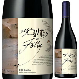 Folly Syrah Montes S.a.モンテス （詳細はこちら）シラーらしいスパイシーな口あたりと熟成感のある、フルボディのワインです。ベルベットのようになめらかなタンニンが上品な味わいをもたらし、型破りなスタイルと長いフィニッシュが続きます。サービス温度は16〜18℃がオススメです。750mlシラーチリ・セントラル ヴァレー・コルチャグアヴァレー・コルチャグア ヴァレーコルチャグア ヴァレーDO赤他モールと在庫を共有しているため、在庫更新のタイミングにより、在庫切れの場合やむをえずキャンセルさせていただく場合もございますのでご了承ください。エノテカ株式会社フォリー シラー モンテスFolly Syrah Montes S.a.商品情報まだワイン造りを勉強していた頃からアウレリオはアパルタ・ヴァレーの重要性を直感し、アパルタが赤ワイン用のブドウを栽培するのにチリで最も理想的な土地だということを証明してみせようと心に決めてた、創業者の一人アウレリオ・モンテス。同時に、アウレリオには「いつかモンテス・フォリーという輝かしいワインを造るだろう」という予感がありました。そういった経緯からアパルタの高い場所にある急斜面にシラーを植えようと決めており、ワインには、モンテス・フォリー（Folly＝ばかげている）という名前つきました。2000 年が初ヴィンテージのモンテス・フォリーは、モンテス・アルファ・エムと同じく、ずば抜けた品質を誇るワインですが、フォリーにはワイルドという表現がふさわしく、エムにはクラシカルという表現が当てはまります。ラベルの風景画と天使の絵は、イギリスの有名イラストレーターであるラルフ・ステッドマン氏によるものです。彼はモンテス・フォリーの「ワイルドでありながら華やかさのある本格的なワインであり、この上なく複雑なワイン」をイメージして表現されています。プレミアム チリワインの先駆けワイナリー「モンテス」モンテス Montes S.a.1988年にワイン界をリードする4人の専門家によって立ち上げられたモンテス。醸造家アウレリオ・モンテス氏、ビジネスのスペシャリストダグラス・ムライ氏、財務を担当するアルfレド・ヴィダウレ氏、ワイナリーの所有者ペドロ・グランデ氏が技術と経験を結集したモンテスは厳選されたブドウを使用し、近代的な設備やテクノロジーを駆使、樽はアメリカ産とフランス産を使用するなど、最高品質のワインを求めて造られるワインは、ワイン・スペクテーター誌などワイン専門誌でも常に高得点を取っており、各種コンクールでも度々金賞を受賞、特に1996年がファーストヴィンテージの「モンテス・アルファ"M"」は、チリ産のプレミアムワインとして常に絶大な評価を得ています。