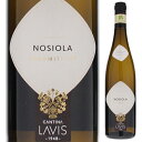 Classic Nosiola Lavisラヴィス （詳細はこちら）ノジオーラは、この土地の土着の品種で、「ヘーゼルナッツ＝Noccionla」から来ています。実際ワインにもヘーゼルナッツを感じます。ヘーゼルナッツの清涼感のあるアロマ。柔らかいアタックでフレッシュな酸とミネラル感があり味わいは立体的です。750mlノジオライタリア・トレンティーノ アルト アディジェトレンティーノDOC白他モールと在庫を共有しているため、在庫更新のタイミングにより、在庫切れの場合やむをえずキャンセルさせていただく場合もございますのでご了承ください。株式会社ヴィーノフェリーチェイタリア最優秀ワイナリー「ラヴィス」のスタンダード北イタリア、トレンティーノの土着品種「ノジオラ」で造り出すアロマティックな白クラシック ノジオラ ラヴィスClassic Nosiola Lavis商品情報イタリア最北の地、トレンティーノの美しいドロミーティ渓谷に構える1948年設立のワイナリー「ラヴィス」が、新たに伝統と銘打ったクラシック シリーズは、国際品種とトレンティーノに根差すさまざまな地場品種を揃えた、ラヴィスに集うカンティーナ達の情熱の結晶です。ノジオーラは、この土地の土着の品種で、「ヘーゼルナッツ＝Noccionla」から来ています。実際ワインにもヘーゼルナッツを感じます。醸造責任者は「狭くて深い」ワインとコメント。塩味とミネラルがあるので、開栓してからも長くもちます。グレープフルーツやヘーゼルナッツの清涼感のあるアロマ。柔らかいアタックでフレッシュな酸とミネラル感があり味わいは立体的です。生産者情報ラヴィス Lavis北イタリアの世界遺産ドローミティ渓谷のワイン生産者ラヴィス。幅広い商品のラインナップもさることながら、飲み飽きないバランスのとれたエレガントな味わいは食事との相性も良く、根強い人気のある造り手。州都トレントから北へ約8kmほど離れたラヴィス村に1858年にチェンブラット家が設立した小さな個人ワイナリーを起源とし、1948年に村の農家たちが集まって協同組合が設立されました。トレンティーノのワイン生産量はイタリア全体の1％程度。生産量は少ないですが、その品質の高さで国内外に高い知名度を持ちます。南に位置するガルダ湖のエリアは温暖な地中海性気候、北側にそびえるドロミーティ山脈による大陸性気候。そして土壌はドロミアと呼ばれる石灰が多い土壌と、ポルフィーノという世界的にも珍しい火山性の石英斑岩土壌。この独特な気候条件と土壌が、フレッシュでミネラル豊かな高品質のワインを造り出すブドウを育むのです。■「協同組合の革命」と呼ばれた徹底的な土地分類と品質管理 ラヴィスの特徴は、「協同組合の革命」と呼ばれた徹底的な土地分類と品質管理。一般的に協同組合といえば、造ったブドウを一律に集めて組合員に平等に利益を配分という仕組みが当たり前だった頃、ラヴィスでは、1980年代半ばにサンミケーレ醸造学校と共同で土質を分析した上での分類（ゾナツィオーネ）を始めました。1970年代から800ヘクタールすべての畑の土壌や海抜などを調査して、各畑に適する品種を調べ上げました。例えばリースリングだと適するのは海抜700メートルだが、シャルドネは海抜300メートルです。品種によって最適な標高は違います。ブルゴーニュでは中世から区画ごとのミクロクリマの違いを導き出していましたが、ラヴィスは科学的なアプローチを究め、より精緻に土壌の解析を進め微気候を把握しました。この調査によって、完全な熟度が得られる畑へ適切な品種を植えることが出来る様になり、適材適所ならぬ適材適品種に葡萄を植えることが出来る様になりました。その結果2012年オスカー デル ヴィーノにて最優秀賞を受賞しました。協同組合＝まあまあな品質のイメージを覆す　ラヴィスは800の職人（＝ドメーヌ）の集まり一般的な協同組合は糖度や酸度などの基準のみで、味わい、農薬の有無、肥料などは関係なく葡萄を買い付けします。その結果まあまあな品質のワインが多くなり、「協同組合のワイン＝まあまあな品質のワイン」のイメージが付いてしまいました。しかし、ラヴィスは葡萄品質を等級付けして、葡萄の品質が高ければ、高価で買い取りします。このことにより組合員のモチベーションは非常に高くなっています。ラヴィスへ葡萄を提供するのは、800人の組合員。800人が約800ヘクタールの畑を耕しているので、1人当たり約1ヘクタールの畑を管理することになります。この地域の畑は傾斜が厳しく、段々畑になっています。畑からの土の流出を防ぐために、昔から手作業で石を積み上げて石段になっています。この石段の長さをつなぎ合わせると、なんと708キロメートルにもなります。急斜面の畑に費やす時間は年間1ヘクタールあたり800時間。機械を入れれば、200時間で済む広さです。しかし、組合員は祖先から引き継いできた畑へ丁寧に時間をかけ、出来る限り手作業で管理しています。品種やヴィンテージではなく、飲んだ時にこの地域の特徴が表れるワインを造る。ラヴィスが大切にしていることは「品質」「健康であること」「土地の持つパーソナリティが反映されるワイン造り」です。特に三つ目はいま最も大切にしています。ボトルを正面から見るとヴィンテージの表記が見えません。ヴィンテージの表記は裏にしてあります。これは、ヴィンテージを気にして飲んでほしくないので、あえてそうしています。ドロミーティ渓谷、トレンティーノの魅力が詰まったラヴィスのワインをお楽しみください。2017年にラヴィスのポートフォリオ（ラインナップ）が刷新以前はラヴィス セレクションとして北はピエモンテや南はシチリアのワインまでネゴシアンとしてまで手掛けていました。ラヴィスと付く名前のワインが非常に多くなり、分かり難くなっていました。また、組合の葡萄を売るために国内の有名ワイナリーへバルク売りしていました。2017年に大きくなり過ぎたポートフォリオを刷新して、ラヴィスのワインは全てラヴィスの近隣の村からの産地に絞って、テリトリーを表現するワインの生産に舵を切りました。以前はラベルに絵が描いてあった、ディティンピシリーズ（参考上代1,900円）がありましたが、これはラヴィスの名前で造るのをやめてしまいました。エントリーレンジはトラディション シリーズとなり、その上にクラシック シリーズがあり、最上級にはセレクション シリーズと、三段階のピラミッドになりました。●ラヴィスの突撃インタビュー(2019年8月8日)はこちら＞＞●ラヴィスの突撃インタビュー(2012年10月10日)　ラヴィス社 エノロゴ兼輸出ディレクター ファウスト ペラトーネル氏来社はこちら＞＞