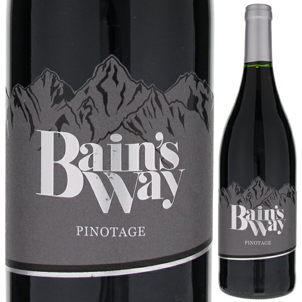 Bain's Way Pinotage Wellington Winesウェリントン ワインズ （詳細はこちら）生産者：ウェリントン・ワインズは1906年、1907年、1941年創業の伝統ある3ワイナリーの合併により2013年に立ち上げられました。ウェリントン地区のワイン業界に大きく貢献した元の3社のDNAを引き継いで、コスパの高いワインを提供し続けているワイナリーです。ウェリントン地区の2,400haに渡って多くの栽培者と契約しており、ワインメーカーだけでも6名を擁しています。栽培から出荷まで全段階を管理しながらも、ウェリントンのテロワールとその人柄が伝わるワイン造りを目指しています。 苺、プラムとバナナのアロマ。熟した赤い果実を思わせる複雑な味わい。シルキーなタンニンでリッチな口当たり。 畑：ウェリントン、パールとスワートランド地区のブドウを使用。 栽培・収穫：人間にも自然にも優しい栽培を実施（WIETA認証のエシカル活動・IPW認証のサスティナブル栽培）。完熟の状態で収穫。 醸造・熟成：果皮と共に25℃でアルコール発酵。ステンレスタンクにて熟成。 750mlピノタージュ南アフリカ・ウエスタン ケープウエスタン ケープWO赤他モールと在庫を共有しているため、在庫更新のタイミングにより、在庫切れの場合やむをえずキャンセルさせていただく場合もございますのでご了承ください。株式会社飯田