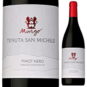 Tenuta San Michele Pino Nero Murgoムルゴ （詳細はこちら）その歴史は古く1800年代まで遡るシチリア州エトナ近郊に位置する造り手ムルゴの「テヌータ サン ミケーレ ピノ ネーロ」です。ムルゴのワイン生産の中心にある"サン ミケーレ エステート"の冷涼な気候下、ビオロジックで育てられた、ピノ ネーロ100%を使用。フレンチオークのバリックとステンレスタンクで熟成しています。チェリーやバラ、リコリスや黒コショウの香り。エレガントで複雑味があり、野生のラズベリーを思わせる果実味。酸、タンニン、骨格のバランスが絶妙なピノ ネーロです。750mlピノ ネロ100%イタリア・シチリアテッレ シチリアーネIGT赤他モールと在庫を共有しているため、在庫更新のタイミングにより、在庫切れの場合やむをえずキャンセルさせていただく場合もございますのでご了承ください。株式会社ファインズエレガントで複雑！野生のラズベリーの様な果実味！ムルゴが有機ブドウで造る酸、タンニン、骨格のバランスが絶妙なピノ ネーロテヌータ サン ミケーレ ピノ ネーロ ムルゴTenuta San Michele Pino Nero Murgo商品情報その歴史は古く1800年代まで遡るシチリア州エトナ近郊に位置する造り手ムルゴの「テヌータ サン ミケーレ ピノ ネーロ」です。ムルゴのワイン生産の中心にある"サン ミケーレ エステート"の冷涼な気候下、ビオロジックで育てられた、ピノ ネーロ100%を使用。フレンチオークのバリックとステンレスタンクで熟成しています。チェリーやバラ、リコリスや黒コショウの香り。エレガントで複雑味があり、野生のラズベリーを思わせる果実味。酸、タンニン、骨格のバランスが絶妙なピノ ネーロです。フレンチオークのバリックとステンレスタンクで熟成エトナ山の南西部、標高500-550メートルの冷涼な気候に畑はあります。非常に冷涼かつ雨の少ない気候のため、ブドウはゆっくり成熟し、果実味と酸どちらも豊かに育ちます。サンミケーレの畑の最良の区画から厳選したビオロジックのピノ ネーロ100%を使用。手摘みで収穫後に除梗してブドウをプレス。マセラシオン発酵は24度で温度管理をしながらステンレスタンクで行います。その間ルモンタージュを実施。澱引き後にタンクで18ヶ月熟成。一部のワインは12ヶ月フレンチオークのバリックで熟成。ボトリング後に6ヶ月の瓶熟成を経て出荷しています。エレガントで複雑味があり、野生のラズベリーを思わせる果実味。濃厚な明るいルビーレッドの色調。チェリーやバラ、リコリスや黒コショウのようなスパイシーなニュアンス。エレガントで複雑味があり、野生のラズベリーを思わせる果実味。ほどよい酸、心地良いタンニンとワインの骨格のバランスが絶妙。スパイスとレザーの心地よく繊細な余韻が心地良く続きます。生産者情報ムルゴ Murgoムルゴ家のワイン造りの歴史は古く、1800年代に遡ります。現在は、ミケーレ、ピエトロ、マッテオがブドウ栽培、ワイン造りを行っています。元々はエトナの地でアグリツーリズモ(民宿)とレストランを経営していました。ワインの他にエトナの自然を活かしてブラッドオレンジのコンフィチュールやハチミツ、パテ等を生産し自らのレストランで提供しています。ワイン造りは元々自家消費用と地元レストラン向けに造り始め、現在も輸出市場とともに地元でも愛飲されています。シチリアの南東部に位置するエトナ火山とイオニア海の間に位置し、昼夜の寒暖が大きいブドウ栽培に適した気候です。エトナ火山の麓、標高500〜550mにあり非常に冷涼かつ雨の少ない気候のため、ブドウはゆっくり成熟し、果実味と酸どちらも豊かに育ちます。畑には1969-1971年に植えたネレッロ マスカレーゼの古木も多数残り、近年はシチリアでは珍しいピノ ネーロ種も栽培しています。火山性土壌で、マンガン、マグネシウムなどのミネラルが豊富で、石灰質に富んでいます。スティルワインは、発酵後に滓引きし、エトナ地方の伝統的な栗の樹を使った樽（30〜130hl）で熟成させます。スプマンテは、ブリュットとロゼ両方とも同じ畑から収穫されたブドウを用い、熟成期間やマセラシオンなどを変えて造っています。瓶内二次発酵で、大半をピュピトルにて手作業でリュミアージュを行っています。