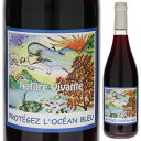 Nature Vivante Rouge Maurel Vedeauモーレル ヴドー （詳細はこちら）「海、太陽、動物、そして私たち、自然があるべき姿であるために」という思いで、南仏産の無農薬ブドウ100%で造る「生き生きとした自然」という名のワインです。トロピカルなエチケットはカウアイ島のビーチを描いたものです。750mlカベルネ ソーヴィニョン、メルローフランス・ラングドック ルーションペイ ドックIGP赤自然派●自然派ワインについてこのワインは「できるだけ手を加えずに自然なまま」に造られているため、一般的なワインではあまり見られない色合いや澱、独特の香りや味わい、またボトルによっても違いがある場合があります。ワインの個性としてお楽しみください。●クール便をおすすめします※温度変化に弱いため、気温の高い時期は【クール便】をおすすめいたします。【クール便】をご希望の場合は、注文時の配送方法の欄で、必ず【クール便】に変更してください。他モールと在庫を共有しているため、在庫更新のタイミングにより、在庫切れの場合やむをえずキャンセルさせていただく場合もございますのでご了承ください。ディオニー株式会社