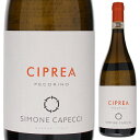 Ciprea Offida Pecorino Simone Capecciシモーネ カペッチ （詳細はこちら）「ラ フランスにアプリコット、リンゴなどの果実がほのかに香り、心地よい飲み口ですね。果実味が感じられ、酸とのバランスも非常にいい。余韻も長く続きます」とテイスターのソムリエも手放しで高評価。ワインジャーナリストの宮嶋氏は「食卓で真価を発揮するワインで、魚介類から鶏、仔牛まで幅広く料理を見事に支えます。塩っぽいミネラルが食事を呼びます」とコメントしています！羊（Pecora）が好んだため、「ペコリーノ」と名付けられたこの品種の発祥の地とされるアルクアータの大地で、接木無しの畑から生みだされる由緒あるワインです。750mlペコリーノイタリア・マルケオッフィーダDOCG白他モールと在庫を共有しているため、在庫更新のタイミングにより、在庫切れの場合やむをえずキャンセルさせていただく場合もございますのでご了承ください。株式会社フィラディス『ワイン王国』掲載！ペコリーノ復活の立役者が奏でる酸とミネラル食卓で真価を発揮する深い味わい「チプレア」チプレア オッフィーダ ペコリーノ シモーネ カペッチCiprea Offida Pecorino Simone Capecci商品情報『ワイン王国』掲載！ペコリーノ復活の立役者が奏でる酸とミネラル『ワイン王国』98号「イタリアワイン泡＆白80本！」に登場した「チプレア オッフィーダ ペコリーノ」。イタリアワインに精通するジャーナリスト宮嶋 勲氏のチョイスによる必ず押さえておきたい泡、白ワインとして選ばれています。食卓で真価を発揮する味わい深さが魅力テイスターは宮嶋 勲氏と日本を代表するソムリエ計5名。「ラ フランスにアプリコット、リンゴなどの果実がほのかに香り、心地よい飲み口ですね。果実味が感じられ、酸とのバランスも非常にいい。余韻も長く続きます」と手放しで高評価。宮嶋氏は「ペコリーノも典型的なイタリアの品種で、アロマの華やかさよりも、味わいの深さが魅力です。食卓で真価を発揮するワインで、魚介類から鶏、仔牛まで幅広く料理を見事に支えます。塩っぽいミネラルが食事を呼びます」とコメントしています！マルケ州政府監修のもと復活させたペコリーノ種が使用されたチプレア チプレアの畑は標高200〜250メートルで粘土質とシルトが混じる土壌です。プレ フィロキセラの古樹から取り木し、マルケ州政府監修のもと復活させたペコリーノ種が使用されています。黄色い柑橘類を思わせるよく熟した豊かな果実に、全体を引き締める生き生きとした酸。セメントタンクで醗酵後、ステンレスタンク熟成でバリックは使用していませんが、オークのような香ばしさや力強さが感じられる味わいです。セージやオレガノ等のフレッシュハーブが香る余韻が長く感じられます。【受賞歴】ワイン王国98号で必ず押さえておきたい泡、白ワイン獲得(2015)生産者情報シモーネ カペッチ Simone Capecciマルケで屈指の高品質なワインを生産シモーネ カペッチ（サン サヴィーノ）は、マルケ州の最も南に位置するアスコリピチェーノ県、D.O.C.Rosso Piceno Superioreのエリアにある。標高250-300m、南東向きの急斜面に畑は位置し、沿岸からは8km程度で遠くアドリア海が臨める。カペッチ家が代々所有してきたが、現在のオーナーである4代目のシモーネが意欲的にワイン造りに取り組み、土着品種を有効に活用しながら徐々に品質の向上に努め、『ガンベロ・ロッソ』ではトレビッキエリをコンスタントに獲得し続けており、モンテプルチアーノ、サンジョヴェーゼ、ペコリーノなどの品種からマルケでも屈指の高品質なワインを生産するようになった。オッフィーダDOCGを牽引するペコリーノ種のトップ生産者ペコリーノを主体とした白の品質向上に注目が集まるマルケ州。2011ヴィンテージで、この品種を用いたオッフィーダのアペラシオンがD.O.C.G.に昇格しました。カペッチ家が運営するサン・サヴィーノはガンベロ・ロッソでこの躍進の「けん引役」と称されるペコリーノのトップ生産者ですが、この造り手がいなければ、いまだにペコリーノはD.O.C.G.たりえなかった可能性についてはあまり知られていません。地元生産者さえ殆ど知らない存在で絶滅が危惧されたペコリーノ種ペコリーノは、8月末〜9月中旬に収穫される早熟の品種で、熟すのが早くても、糖・酸ともにしっかりのったブドウが得られます。羊がこのブドウを食べるのを見たローマ人がワインを造りはじめた、ともいわれている歴史あるブドウですが、近代に入り10月初旬に一斉にブドウを収穫するスタイルが取られるようになると、早熟で皮が薄いペコリーノは腐りやすい駄目なブドウとして扱われ、植え替えられるようになりました。更に、自然と収量が低くなる性質から、1980年代のワインブーム時にはより多産の品種に改植されてしまった経緯をもっています。19世紀末のフィロキセラのせいで、元々のブドウの数が少なかったことも影響したと推測されていますが、1990年代頃にはペコリーノは原産地のマルケの生産者さえほとんど知らない存在になってしまいました。ぺコリーノ復活の旗頭となったドメニコ カペッチ氏ペコリーノが姿を消した当時のサン・サヴィーノ当主ドメニコ・カペッチもこのブドウについての知識はなかった。しかし、ドメニコはある日、内陸の村アルクアータの標高700mを超える山の上のワイナリー跡地に、樹齢100年の土着ブドウの古樹が現存しているという噂を耳にし、興味をかきたてられた。「この土着ブドウのポテンシャルがどれほどのものか知りたい」。彼は、一個人の趣味ではなく、マルケに受け継がれたペコリーノのポテンシャルを公明正大に証明しようと決め、この古樹からマサルセレクションで約80km離れた自分の畑に接ぎ木した。1990年にマルケ州政府の支援を受けた彼は、トレビアーノやシャルドネ、リースリングなど、国内外の主要な白品種との比較実験を開始。栽培はサン・サヴィーノが、醸造・分析はマルケ州が担当した。マルケのペコリーノとして初めて『ガンベロ ロッソ』最高賞を獲得州政府の後ろ盾のおかげでつぶさにブドウを観察し、成分分析を行い、詳細なデータを得ることができた。3年に渡る実験の結果、ペコリーノには優れた白を生み出すポテンシャルがあることが判明。ドメニコは本格的に『失われたブドウ』ペコリーノのワイン造りに取り組んだ。この品種について十分な知識を持つ者がいない中、先駆者として相当の苦労があったことは想像に難くない。しかし、その情熱は息子であり現当主のシモーネに受け継がれ、彼がペコリーノから生み出したチプレアは、『ガンベロ ロッソ』2010でマルケのペコリーノ初のトレビッキエリに輝きました。マルケの白品種として、名実ともにこのブドウの復活が認められた瞬間となりました。