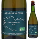 Cidre Fermier Brut Le Cellier De Boalル セリエ ド ボール （詳細はこちら）リンゴ栽培家が無農薬無添加で造るブルターニュ産のシードル、アルコール度数5.5％の本格派ブリュットです。日本より小ぶりな地元産リンゴを数種類ブレンドしグラスファイバータンクで4ヶ月間発酵、SO2無添加で瓶詰めしました。輝く濃い麦わら色でキレのある完熟リンゴの旨みとコクに微かに感じる塩気が奥行をもたらしリンゴの皮のような渋味が全体をバランス良く整えてくれます。750mlブルターニュ産リンゴフランス・ノルマンディー発泡シードル自然派●自然派ワインについてこのワインは「できるだけ手を加えずに自然なまま」に造られているため、一般的なワインではあまり見られない色合いや澱、独特の香りや味わい、またボトルによっても違いがある場合があります。ワインの個性としてお楽しみください。●クール便をおすすめします※温度変化に弱いため、気温の高い時期は【クール便】をおすすめいたします。【クール便】をご希望の場合は、注文時の配送方法の欄で、必ず【クール便】に変更してください。他モールと在庫を共有しているため、在庫更新のタイミングにより、在庫切れの場合やむをえずキャンセルさせていただく場合もございますのでご了承ください。ディオニー株式会社SO2無添加の本格派ブリュット！完熟リンゴの旨みとコク、微かに感じる塩気、渋みの調和がとれたこだわりのシードルシードル フェルミエ ブリュット ル セリエ ド ボールCidre Fermier Brut Le Cellier De Boal商品情報こだわりは一貫してナチュラルであることリンゴ栽培家が無農薬無添加で造るブルターニュ産のシードル、アルコール度数5.5％の本格派ブリュットです。日本より小ぶりな地元産リンゴを数種類ブレンドしグラスファイバータンクで4ヶ月間発酵、瓶詰めの2〜3日前にクパージュし、SO2無添加で瓶詰め。バランスのとれた辛口に仕上がります。輝く濃い麦わら色でキレのある完熟リンゴの旨みとコクに微かに感じる塩気が奥行をもたらしリンゴの皮のような渋味が全体をバランス良く整えてくれます。リンゴがシードルに生まれ変わるまで醸造所に運ばれたリンゴは、まず水洗いし汚れを落とします。リンゴ破砕機でゆっくり時間をかけて軽くくだき、苦みの原因となる芯や種の部分を取り除きます（除芯）。リンゴは品種別に圧搾機で優しくプレスし、果肉が含まれた状態の果汁を発酵タンクに入れ、約4ヶ月ゆっくり時間をかけて発酵させます。砂糖などは一切加えませんが、天然リンゴ果汁の糖分がアルコール発酵を引き起こし、発酵が始まると茶色に変色したリンゴの果肉（果帽）がタンクの上に浮いてきます。これは、デリケートな果汁が空気と接触し、酸化することから守る役割も果たします。リンゴ果汁はポリフェノールなどを豊富に含むため、澱（おり）が発生しますが、発酵途中に澱引きをして、果汁のみほかのタンクに移し変えます。酸化防止剤の添加は一切行わず、醸造もナチュラルに、フレッシュでおいしいシードルを造ります。生産者情報ル セリエ ド ボール Le Cellier De Boalフランス西北端ブルターニュ地方の玄関口、レンヌから北西に40kmほどのところにあるコルンヌ村。その小さな村は、海の国を意味するコート ダルモール県の内陸部にあり、緑のボカージュ（小さな森）に囲まれた沃野（よくや）が広がる、のどかな農村です。この地で「ル セリエ ド ボール」の当主ミシェル ブゴーと妻パトリシアが無農薬でリンゴ栽培を始めたのは、1984年。親から受け継いだ既存のリンゴ園に加え、畑を買い足しリンゴ樹を増やしました。彼らは、生態系に対してできるだけ介入をせず、自然にリンゴを栽培します。無農薬での栽培は、化学肥料や農薬を使う栽培よりも収量は約半分になるといいます。その頃、リンゴはすべて協同組合に売る生活でした。今でこそもてはやされる無農薬のリンゴ、当時は奇異の目で見られ変人扱いされることも多かったと彼らは振り返ります。2001年から念願のシードル醸造を開始し、現在では無農薬リンゴの1/3を自家醸造に用い、残りを販売しています。この地には、シードルリーと呼ばれるシードルの蔵元が数多く点在しますが、その形態は3種類に分類することができます。1つめは、自家栽培のリンゴで、自らシードルを醸造する「Cidre Fermier（シードル フェルミエ）」、2つめはリンゴを農家から購入し、自家醸造のみおこなう「Artisant（アルティザン）」、そして工場などで大量生産する「Industriel（アンドゥストリエル）」です。「ル セリエ ド ボール」は、シードル フェルミエとして自家栽培、自家醸造をしています。シャンパーニュ風にいうなら「RM（レコルタン マニピュラン）」にあたるシードル フェルミエ、そのなかでもビオロジック栽培をおこなう生産者はとても珍しく、現地でもかなり貴重な存在といえます。