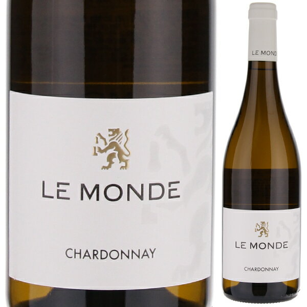 Chardonnay Friuli Le Mondeレ モンデ （詳細はこちら）「シャルドネは毎年品質が安定して、絶対に失望させないワインです」と語るほど、レ モンデが自信を持ってリリースする白ワイン。輝きのある麦わら色。パイナップル、リンゴの喜ばしい香り。輝かしい果実味と生き生きとした味わい。かすかに感じる柑橘類のニュアンスがとても爽やかです。バランスのよい酸味、心地よい余韻が感じられます。750mlシャルドネイタリア・フリウリ ヴェネツィア ジュリアフリウリDOC白他モールと在庫を共有しているため、在庫更新のタイミングにより、在庫切れの場合やむをえずキャンセルさせていただく場合もございますのでご了承ください。モンテ物産株式会社新進気鋭のフリウリ白の醸造家レ モンデが造るシャルドネ上品なブーケと豊潤な味わい深さが際立つ！「毎年品質が安定して、絶対に満足させるワイン」シャルドネ フリウリ レ モンデChardonnay Friuli Le Monde商品情報毎年レ モンデがクオリティに自信を持って世に出すシャルドネ『ガンベロロッソ』最高評価トレッビキエーリの常連レ モンデ。そんなレ モンデの豊富なミネラルを持つ土地で育ち、最新技術とユニークな取り組みで造られたシャルドネです。レ モンデのオーナーが「シャルドネは毎年品質が安定して、絶対に失望させないワインです」と語るほど、レ モンデが自信を持ってリリースする白ワイン。パイナップル、リンゴの喜ばしい香り。輝かしい果実味と生き生きとした味わい。かすかに感じる柑橘類のニュアンスがとても爽やかです。海と山、2つの川の大自然に囲まれた土地で生まれた独特なフリウリDOCDOCフリウリグラーヴェは本来、川が運んだ石や砂利が多い土壌で知られていますが、レ モンデのエリアは周りのグラーヴェ地区とは全く異なります。レ モンデの畑は、メドゥーナ川とリヴェンツァ川に挟まれ、ドロミテ山塊が削れて流れて堆積した石灰粘土土壌です。また、アルプス山脈につながる山地まで30キロで、夜はアルプスから冷たい風が吹くことにより、温度が下がりブドウの酸が保たれます。そのため、ほかの地域とは異なり、ミネラル豊かでアロマが鮮明。完璧に成熟した果実の芳しさを感じさせ、生き生きとした味わいの長期熟成能力を持つワインが生まれます。【受賞歴】ガンベロロッソでトレビッキエリ獲得(2017)ミクロクリマが表現された「自然が語る」ワインを目指す造り手レ モンデ Le Mondeフリウリ ヴェネツィア ジューリア州にあるレ モンデ社は、ミクロクリマが表現された「自然が語る」ワインを目指して高品質なワイン造りを行っています。栽培や醸造設備を2008年に一新して以降、目覚ましい成長ぶりを見せており、イタリアワインガイド『ガンベロロッソ』2021年版でトレビッキエリ（8年連続受賞）を獲得し、ピノ ビアンコ（2019ヴィンテージ）は最優秀コストパフォーマンス賞をダブル受賞するなど、安定したその品質が高く評価されているワイナリーです。独特なテロワールのもと、積極的な設備投資で優美なワインを実現する新進気鋭のフリウリワイナリーワイナリーのあるエリアは、2つの川に挟まれた、石灰・泥土・粘土質の堆積土壌。フリウリの他のエリアの畑と比べると、粘土質の割合が高く、果実味豊かなブドウが育ちます。また北側のプレ アルプス（アルプス山脈につながる山地）から夜間冷たい風が吹き、昼夜の寒暖差が生まれ、エレガントなワイン造りに適した環境です。このようなテロワールを持つレ・モンデ社の畑に、もともと大きなポテンシャルを感じていた現オーナーアレックス マッカン氏が、2008年にワイン造りに参画し、さらなる品質向上のために最新設備を導入しました。畑には、粘土質によるぬかるみを解消しブドウの生長に適切な水分量を維持するため、排水路を地下90cmに設置、また温暖化による干ばつに備え、地下30cmには灌漑ホースも張り巡らせています。醸造の工程においても二重構造のモスト温度管理システムを導入し、果汁が発酵タンクに入る段階で10℃まで温度を下げることで、ブドウ本来のアロマとフレッシュさを保持できるようにするなど、マッカン氏の品質へのこだわりによるこれらの投資こそが、レ・モンデらしい優美な味わいのワイン造りを支えています。2008年当時、20ヘクタールほどだった自社畑も今では100ヘクタール以上に広げるなど、意欲的なワイン造りを行うその姿勢に注目が集まっています。あの『ガンベロロッソ』も認める圧巻のコストパフォーマンスレ モンデ社のワインは国内外から評価が高く、またその圧倒的なコストパフォーマンスでも注目されています。特にピノ ビアンコは、リーズナブルな価格ながら、ワインガイド『ガンベロロッソ』で2012ヴィンテージから計7回最高評価トレビッキエリを受賞しています。（※2017ヴィンテージはシャルドネがトレビッキエリを受賞し、ワイナリーとしては8年連続）さらに2021年版『ガンベロロッソ』では、同じくピノ ビアンコが特別賞のベストコストパフォーマンス賞(2019ヴィンテージ)を受賞し、ますますその存在を知らしめることになりました。●レ モンデの突撃インタビュー(2021年5月11日)　8年連続トレビッキエリ＆2021年間最優秀コストパフォーマンス賞！イタリア白ワイン屈指の銘醸地フリウリで躍進する「レ モンデ」突撃インタビューはこちら＞＞