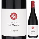 Merlot Friuli Le Mondeレ モンデ （詳細はこちら）紫を帯びたルビーレッド。バランスの良いフルーツとスパイスの香り。口に含むと心地よいフレッシュさと果実味が広がる、上品なバランスのとれたワインです。ステンレスタンクで発酵、熟成。750mlメルローイタリア・フリウリ ヴェネツィア ジュリアフリウリDOC赤他モールと在庫を共有しているため、在庫更新のタイミングにより、在庫切れの場合やむをえずキャンセルさせていただく場合もございますのでご了承ください。モンテ物産株式会社やわらかな果実味とスパイシーな風味！9年連続トレビッキエリ受賞のフリウリの新世代「レ モンデ」が造るコストパフォーマンス抜群のメルローメルロー フリウリ レ モンデMerlot Friuli Le Monde商品情報ガンベロロッソでトレビッキエリ常連のワイナリーが造るメルロー『ガンベロロッソ』最高評価トレビッキエリの常連レ モンデからメルローが新入荷です！果実とスパイスの魅力的なアロマとフレッシュな味わい。他のレモンデのワイン同様、抜群のコストパフォーマンスをお楽しみ頂けます！海と山、2つの川の大自然に囲まれた土地で生まれた独特なフリウリDOCDOCフリウリグラーヴェは本来、川が運んだ石や砂利が多い土壌で知られていますが、レ モンデのエリアは周りのグラーヴェ地区とは全く異なります。レ モンデの畑は、メドゥーナ川とリヴェンツァ川に挟まれ、ドロミテ山塊が削れて流れて堆積した石灰粘土土壌です。また、アルプス山脈につながる山地まで30キロで、夜はアルプスから冷たい風が吹くことにより、温度が下がりブドウの酸が保たれます。そのため、ほかの地域とは異なり、ミネラル豊かでアロマが鮮明。完璧に成熟した果実の芳しさを感じさせ、生き生きとした味わいの長期熟成能力を持つワインが生まれます。柔らかな果実味とフレッシュな酸のバランスの取れた心地よい味わいのメルロー9月の後半に収穫後、ステンレスタンクでバトナージュを行いながら15〜20日間発酵。その後、ステンレスタンクで5〜6ヶ月間熟成させます。紫を帯びたしっかりとしたルビーレッド。広がりのある魅力的な香りが果実とスパイスのニュアンスとともにグラスから広がっていきます。飲むと柔らかな果実味とフレッシュな酸のバランスの取れた味わいが口の中を満たし、上品でバランスの取れた美味しさ長く続きます。しっかりとした味付けの料理、赤身の肉、サラミ類などと合わせてお楽しみください。ミクロクリマが表現された「自然が語る」ワインを目指す造り手レ モンデ Le Mondeフリウリ ヴェネツィア ジューリア州にあるレ モンデ社は、ミクロクリマが表現された「自然が語る」ワインを目指して高品質なワイン造りを行っています。栽培や醸造設備を2008年に一新して以降、目覚ましい成長ぶりを見せており、イタリアワインガイド『ガンベロロッソ』2021年版でトレビッキエリ（8年連続受賞）を獲得し、ピノ ビアンコ（2019ヴィンテージ）は最優秀コストパフォーマンス賞をダブル受賞するなど、安定したその品質が高く評価されているワイナリーです。独特なテロワールのもと、積極的な設備投資で優美なワインを実現する新進気鋭のフリウリワイナリーワイナリーのあるエリアは、2つの川に挟まれた、石灰・泥土・粘土質の堆積土壌。フリウリの他のエリアの畑と比べると、粘土質の割合が高く、果実味豊かなブドウが育ちます。また北側のプレ アルプス（アルプス山脈につながる山地）から夜間冷たい風が吹き、昼夜の寒暖差が生まれ、エレガントなワイン造りに適した環境です。このようなテロワールを持つレ・モンデ社の畑に、もともと大きなポテンシャルを感じていた現オーナーアレックス マッカン氏が、2008年にワイン造りに参画し、さらなる品質向上のために最新設備を導入しました。畑には、粘土質によるぬかるみを解消しブドウの生長に適切な水分量を維持するため、排水路を地下90cmに設置、また温暖化による干ばつに備え、地下30cmには灌漑ホースも張り巡らせています。醸造の工程においても二重構造のモスト温度管理システムを導入し、果汁が発酵タンクに入る段階で10℃まで温度を下げることで、ブドウ本来のアロマとフレッシュさを保持できるようにするなど、マッカン氏の品質へのこだわりによるこれらの投資こそが、レ・モンデらしい優美な味わいのワイン造りを支えています。2008年当時、20ヘクタールほどだった自社畑も今では100ヘクタール以上に広げるなど、意欲的なワイン造りを行うその姿勢に注目が集まっています。あの『ガンベロロッソ』も認める圧巻のコストパフォーマンスレ モンデ社のワインは国内外から評価が高く、またその圧倒的なコストパフォーマンスでも注目されています。特にピノ ビアンコは、リーズナブルな価格ながら、ワインガイド『ガンベロロッソ』で2012ヴィンテージから計7回最高評価トレビッキエリを受賞しています。（※2017ヴィンテージはシャルドネがトレビッキエリを受賞し、ワイナリーとしては8年連続）さらに2021年版『ガンベロロッソ』では、同じくピノ ビアンコが特別賞のベストコストパフォーマンス賞(2019ヴィンテージ)を受賞し、ますますその存在を知らしめることになりました。●レ モンデの突撃インタビュー(2021年5月11日)　8年連続トレビッキエリ＆2021年間最優秀コストパフォーマンス賞！イタリア白ワイン屈指の銘醸地フリウリで躍進する「レ モンデ」突撃インタビューはこちら＞＞