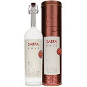 Grappa Sarpa Di Poli Poliポーリ （詳細はこちら）クラッシックグラッパ。カベルネ、メルロー。昔ながらの銅製の大釜から成る蒸留器を使って非連続式蒸留。フレッシュハーブ、ミント、薔薇、ゼラニウムのアロマ。クラシカルな若いグラッパ。シンプルだがコクがあり、力強く奥深い味わい。700mlカベルネ ソーヴィニョン、メルローイタリア・ヴェネトグラッパ他モールと在庫を共有しているため、在庫更新のタイミングにより、在庫切れの場合やむをえずキャンセルさせていただく場合もございますのでご了承ください。株式会社フードライナーグラッパの名門ポーリのクラシックグラッパ「サルパ ディ ポーリ」フレッシュハーブやバラのアロマ！シンプルながらもコクのある、力強く奥深い伝統の食後酒グラッパ サルパ ディ ポーリ ポーリGrappa Sarpa Di Poli Poli商品情報ヴェネトを代表するグラッパメーカー「ポーリ」のクラシックグラッパグラッパの聖地バッサーノ デル グラッパ近郊のスキアヴォンにあるグラッパメーカー「ポーリ」が造るクラシックグラッパ「サルパ ディ ポーリ」。シンプルでグラッパの魅力を存分にお楽しみ頂けます。カベルネとメルローの搾りかすを用いて、昔ながらの銅製の大釜からなる蒸留器を使って非連続式蒸留で造ります。樽熟成をしないクラシカルな若いグラッパとして仕上げています。フレッシュハーブ、ミント、バラ、ゼラニウムのアロマ。シンプルながらもコクのある、力強く奥深い味わいです。2022年10月にポーリの輸出マネージャーを務めるマルチェッロ プオッロ氏にお話を聞きました「サルパとは、ヴェネトの方言でヴィナッチャ（ブドウの搾りかす）という意味です。メルローとカベルネソーヴィニヨンを使っています。このサルパ ディ ポーリは、イタリア国内にとどまらず国際的に知られて売れているグラッパです。国際品種を使用している理由は、世界的に知られている品種ですし、グラッパにしたら飲みやすさが顕著に表れたということがあります。ヴェネトにはブドウ畑がたくさんありますしね。コーヒー（エスプレッソ）を飲んだ後に残った砂糖やコーヒーを洗うようにしてスタンダードグラッパを少量入れて飲むという“ラゼンティン”という習慣がヴェネトにはあるんですよ。この言葉もヴェネトの方言です」生産者情報ポーリ Poliグラッパの聖地ヴェネト州バッサーノ・デル・グラッパ近郊のスキアヴォンにある1898年創設の家族経営のグラッパメーカー。創業者のジョバッタ・ポーリは手押し車に小さな蒸留器を載せて家々を回ってブドウの搾りかすを蒸留して生計を立てていました。その後、息子のジョヴァンニが蒸留所を設立しますが、彼は蒸気機関車のエンジンにヒントを得て独自の蒸留装置を開発することに成功し、グラッパを商品として販売することを始めました。現在は4代目のヤコポにその情熱は引き継がれ精力的な営業の結果、同社のファンはイタリアはもとより世界中に広がっています。いまではヴェネト州を代表するグラッパメーカーと言えるでしょう。●ポーリの突撃インタビュー(2022年10月5日)　グラッパの聖地「バッサーノ デル グラッパ」近郊で1世紀以上の歴史を誇るグラッパメーカー！革新的かつ多彩なスタイルで個性豊かなラインナップを生み出す「ポーリ」突撃インタビューはこちら＞＞