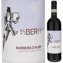 Barbera d'Alba Alberto Vibertiアルベルト ヴィベルティ （詳細はこちら）濃いルビー色。果実の豊かな香りにフレンチオーク樽由来のバニラのニュアンスを感じるリッチなブーケ。風味豊かな味わいと心地よい酸味で、口当たりはベルベットのように滑らか。熟成させることによって更に深みが増すポテンシャルのあるワイン。750mlバルべーライタリア・ピエモンテDOC赤他モールと在庫を共有しているため、在庫更新のタイミングにより、在庫切れの場合やむをえずキャンセルさせていただく場合もございますのでご了承ください。スリーボンド貿易「ブリッコロッカ」「ブッシア」「パネローレ」を所有！繊細で重厚、忠実にテロワールを表現する「カッシーナ バラリン」の4代目アルベルト ヴィベルディ豪と南アで学んだモダン醸造で造る上品なバニラ香が心地よいバルベーラ ダルババルベーラ ダルバ アルベルト ヴィベルティBarbera d'Alba Alberto Viberti商品情報バローロ最高級クリュ「ブッシア」「ブリッコロッカ」「パネローネ」を所有する「カッシーナ バラリン」バローロの超有名クリュ「ブッシア」「ブリッコロッカ」「パネローネ」を所有、バローロエリアで100年以上の歴史を持つ「カッシーナ バラリン」。繊細で重厚、際立つ個性とこだわりで飲み手を引き付けてきました。4代目当主アルベルト ヴィベルティ氏はソムリエ資格取得後、オーストラリアの有名ワイナリー「トルブレック」と南アフリカの「アルカンジェリ ワインズ」で修業、現在は「カッシーナ バラリン」で醸造から営業まで全てに携わっています！2016年には自身の名を冠したブランド「アルベルト ヴィベルティ」を立ち上げ、南半球で学んだモダンな醸造で最大限まで引き出した果実味とオーク由来の上品なバニラ香が調和したバルベーラをロエロで造っています！バニラ香と芳醇な果実の風味が調和するフルボディのバルベーラ！2020年3月アルベルト氏とお父さんのジョルジョ氏と一緒に試飲しました！非常に明るく濃いルビーレッド色です。芳醇でフルーティー、心地良さを感じるアロマとオーク樽熟成由来の上品なバニラ香が見事に調和しています！果実のピュアな甘さとタンニンが溶け合い立体感を醸し出し、口当たりもとても滑らか！まだまだ熟成の可能性も秘めたバルベーラ ダルバです。お二人はとても強い絆と信頼関係で結ばれていて、何回も目を合わせ頷いていました。お父さんのDNAをしっかりと受け継ぎ、新しい挑戦をするアルベルト氏に深い想いを寄せているのがはっきりと感じられました！生産者情報アルベルト ヴィベルティ Alberto Vibertiバローロ最高級クリュ「ブッシア」「ブリッコロッカ」「パネローネ」を所有する「カッシーナ バラリン」の4代目アルベルト ヴィベルディ氏が立ち上げたブランド「ブッシア」「ブリッコロッカ」「パネローネ」を所有、バローロエリアで100年以上の歴史を持つ「カッシーナ バラリン」。繊細で重厚、際立つ個性とこだわりで飲み手を引き付けてきました。4代目当主アルベルト ヴィベルティ氏はソムリエ資格取得後、オーストラリアの有名ワイナリー「トルブレック」と南アフリカの「アルカンジェリ ワインズ」で修業、現在は「カッシーナ バラリン」で醸造から営業まで全てに携わっています！2016年には自身の名を冠したブランド「アルベルト ヴィベルティ」を立ち上げ、芳醇な果実味と上品な樽香が調和するネッビオーロとバルベーラをロエロで造っています。