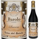 Barolo Ravera Terre del Baroloテッレ デル バローロ （詳細はこちら）ラヴェーラは地元の栽培農家から、常にノヴェッロ村で最も良い畑だと考えられてきました。土壌は比較的若く、その意味ではモンヴィリエーロに似ています。モンヴィリエーロはよりスパイス感があり、ラヴェーラはよりフレッシュでタンニンがまろやかです。ラヴェーラはクリュ バローロの中でも、一番親しみやすいバローロと言えます。『ヴィノス』のアントニオ ガッローニは、「気候変動による利益を得られる可能性がある」と指摘しています。輝きのあるルビーレッド。赤い果実のアロマにペッパーやクローヴなどのスパイスの要素が混ざり合っています。口に含むと心地よい酸が感じられ、洗練されてエレガントな味わいで持続性があります。750mlネッビオーロイタリア・ピエモンテバローロDOCG赤他モールと在庫を共有しているため、在庫更新のタイミングにより、在庫切れの場合やむをえずキャンセルさせていただく場合もございますのでご了承ください。株式会社稲葉ノヴェッロ村を代表する畑「ラヴェーラ」！テロワールの個性が表現されたエレガントで親しみやすいお値打ちクリュバローロ！バックヴィンテージ2012年バローロ ラヴェーラ テッレ デル バローロBarolo Ravera Terre del Barolo商品情報テッレ デル バローロのクリュバローロ「ラヴェーラ」バローロ地区最大規模の実力派生産者「テッレ デル バローロ」が造るクリュバローロ。バローロに認定される11の村全てに畑を所有するテッレデルバローロが、ノヴェッロ村に所有するクリュ「ラヴェーラ」のテロワールを表現する洗練されたエレガントな味わいのクリュバローロです。バローロ地区の中では若い地層のノヴェッロ村にある畑ラヴェーラは地元の栽培農家から常にノヴェッロ村で最もよい畑だと考えれてきました。土壌は比較的若く、その意味ではモンヴィリエーロに似ています。モンヴィリエーロよりスパイス感があり、ラヴェーラはフレッシュでタンニンがまろやかです。クリュバローロの中でも、一番親しみやすいバローロと言えます。アントニオガッローニ氏は「気候変動による利益を得られる可能性がある」と指摘しています。輝きのあるルビーレッド。赤い果実のアロマにペッパーやクローヴなどのスパイスの要素が混ざり合っています。口に含むと心地よい酸が感じられ、洗練されてエレガントな味わいで持続性があります。2011年から全ての畑で手摘みでの収穫、化学肥料の使用を取りやめる420もの生産者が加盟し、820ヘクタールもの畑を擁する名実共にバローロエリアトップの生産者協同組合でありながら、2011年からなんと全ての畑で手摘みでの収穫と化学肥料の使用を取りやめる等、栽培から収穫において、非常に質の高いブドウが産まれています！トップエノロゴの厳選した樽のチョイスで近年格段に風味が増し、より厚みと力強さ、滑らかさが増しています2007年からトップエノロゴを務める若き天才ダニエーレ ポンツォ氏（1977年生まれ）のキメ細やかな樽のチョイスも見逃せません。畑、ヴィンテージによって樽の種類を細かく選定、1年間の熟成後、全ての樽を試飲し、次にどの樽を使うか細かく吟味するこだわり様。お話を聞けば聞くほど、バローロ地区すべての土壌を把握し、テッレデルバローロとしてのスタイルの実現と、クリュの特徴の表現に情熱を注ぐ姿勢が感じられました。バローロ地区すべての村に畑をもつ、最大規模の実力派生産者協同組合だからできる驚きのお値打ちクリュバローロをぜひお楽しみください。品質が急上昇中バローロの優良生産者テッレ デル バローロ Terre del Barolo創業は1958年一人の男性アルナルド・リヴェラ氏の提案で、たった22の生産者でスタートテッレ デル バローロは、1958年12月8日にレジスタンス「アルノ」の指揮官だった、当時小学校の教師をしていた、カスティリオーネ出身のアルナルド・リヴェラ氏がブドウ栽培農家の協同組合を作ろうとしたことに始まります。当初、醸造会社や問屋が既得権の侵害を恐れて反対するだろう思われ、初回の収穫時には22の創業メンバーでスタートしましたが、彼らがブドウ栽培を続ける唯一のチャンスと生産者協同組合を位置づけるにいたり、現在は420人のメンバーを擁しています。現在420の生産者が加盟。820ヘクタールを擁する大規模生産者協同組合にテッレデルバローロは現在、アルバとバローロの間の渓谷に位置し、グリンザネカブールの村にある、ランガの畑、セッラルンガ、モンテフォルテダルバ、ディアーノダルバ、バローロ、ノヴェッロ、ラモッラ、ヴェルドゥノ、ロディとカスティリオーネファレットに820haの畑を持ち、ドルチェット、バルベーラ、ネッビオーロ、バローロなどを生産しています。二人の農学者が畑での作業から収穫時期まで細かく指導、最新技術への投資や新しい大樽の導入と相まって、品質の向上を図っています。「品質を向上させるために様々な試みをし、またモダンな要素を否定するわけではないが、出来上がったものを見ると伝統的な味すじを守っていることが分かってもらえると思う。」 と彼らは語ります。協同組合という大きな組織のメリットは、良い畑、良いワインだけを選んで瓶詰できること。イタリアワインと食材に見識の高い、バートン・アンダーソン氏も著書「ポケットブック イタリアワイン」でバローロの優良生産者として紹介しています。●テッレ デル バローロの来日セミナー(2019年2月18日)　バローロ・バルバレスコ地区において安定した品質と優れたコストパフォーマンスを誇る最大規模の実力派生産者協同組合「テッレ デル バローロ」はこちら＞＞