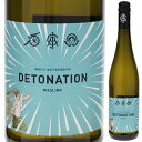 Detonation Riesling Immich-Batteriebergイミッヒ バッテリーベルク （詳細はこちら）当初エントリーレヴェルはCAIしか造っていませんでしたが、タンクの中にはブレンドしてしまうのがもったいない品質を感じるものがあり、2016年産からDetonationとして別にリリースすることにしたのがこのワインです。シーフードが好きなので、それにあうよう、CAIよりもストレートでキレのある、より精緻で塩気を感じるワインができるブドウ畑を選んでいます。ブドウの60%は自社畑で、ブリーデル村の畑の収穫が多いのが特徴。30%はイミッヒの栽培家が所有するブドウ畑のもので、10%はドーロナー・ホーフベルクの自根の古木のものを使用。すべて40年以上のブドウ樹のみです。醸造方法はCAIと同じ。750mlリースリングドイツ・モーゼル・ベレンカステル・エンキルヒ白自然派●自然派ワインについてこのワインは「できるだけ手を加えずに自然なまま」に造られているため、一般的なワインではあまり見られない色合いや澱、独特の香りや味わい、またボトルによっても違いがある場合があります。ワインの個性としてお楽しみください。●クール便をおすすめします※温度変化に弱いため、気温の高い時期は【クール便】をおすすめいたします。【クール便】をご希望の場合は、注文時の配送方法の欄で、必ず【クール便】に変更してください。他モールと在庫を共有しているため、在庫更新のタイミングにより、在庫切れの場合やむをえずキャンセルさせていただく場合もございますのでご了承ください。株式会社ラシーヌ