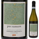 Trebbiano D'abruzzo Superiore Pietramoreピエトラモーレ （詳細はこちら）アブルツォ南部のキエーティでビオディナミワインを造るピエトラモーレの「トレッビアーノ ダブルッツォ スペリオーレ」です。ビオディナミ栽培で育てたトレッビアーノ100%を果皮と共に8-12時間マセラシオンさせ、ステンレスタンクで発酵しています。黄色い果実や、ハーブを思わせる強いアロマ。おだやかな口当たりで、心地よい酸味と共に凝縮した果物のフレーバーが広がります！750mlトレッビアーノイタリア・アブルッツォトレッビアーノ ダブルッツォDOC白ビオディナミ他モールと在庫を共有しているため、在庫更新のタイミングにより、在庫切れの場合やむをえずキャンセルさせていただく場合もございますのでご了承ください。アプレヴトレーディング株式会社心地よい酸味と凝縮した果物のフレーバー！アブルツォのビオディナミ生産者「ピエトラモーレ」が造る爽やかなトレッビアーノトレッビアーノ ダブルッツォ スペリオーレ ピエトラモーレTrebbiano D'abruzzo Superiore Pietramore商品情報アブルツォ南部のキエーティでビオディナミワインを造るピエトラモーレの「トレッビアーノ ダブルッツォ スペリオーレ」です。黄色い果実や、ハーブを思わせる力強いアロマがあり、心地よい酸味と共に凝縮した果物のフレーバーが広がります！酸とミネラルが際立つ構成のしっかりとした白ワイン2023年7月ピエトラモーレ社マリア ピア レオーネさんにお話を聞きました。「40-50年の樹齢のトレッビアーノを使用。柑橘のアロマを持ち、酸とミネラルが際立つ構成のしっかりとした白ワインで、後味には心地よい苦みを感じます。凝縮感があり、長期熟成にも向いています。魚料理全般、白身のお肉なども相性がいいです。」収穫したブドウを、果皮と共に8-12時間マセラシオンブドウはビオロジック（認証：デメター）で育てたトレッビアーノ100%を使用。北東向き斜面で育てられたブドウを手摘みで収穫。選果を経て軽くプレスし、果皮と共に8-12時間マセラシオン。その後果汁のみをステンレスタンクで16-17度に温度を保ちながら発酵。オリと共にタンクでしばらく静置の後瓶詰め。その後瓶でさらに1年以上熟成させてからリリースします。心地よい酸味と共に広がる、凝縮した果物のフレーバー熟した黄桃やアプリコットなどの黄色い果実や、ハーブを思わせる強いアロマが立ち上ります。口当たりはおだやかで、心地よい酸味と共に凝縮した果物のフレーバーが広がります。余韻にはハーブのニュアンスも感じられます。魚介のフリット、シーフードグラタン、チーズと相性抜群です。ラベルにはビオディナミにゆかりの星座をデザインピエトラモーレではビオディナミにおける宇宙、地球、生命の関係の中で生まれる魔法のような力に対する敬意を、それぞれのワインのラベルデザインで表しています。畑で見られる様々な鉱石の美しい色柄に、ビオディナミにゆかりの深い星座が描かれています。トレッビアーノはこぐま座が描かれています。有機認証やヴィーガンの各種機関から認証を取得裏ラベルには各種認証マークが記載されています。■demeterドイツの認証機関「デメター（デメテール）」によってビオディナミの認証を受けたマークです。■ユーロリーフEUの有機農業規則に従って生産された農産物であることを証明するマークです。■ccpb有機製品や環境的に持続可能な製品の検査と管理の認証機関「ccpb」の認証を受けたマークです。■vegan「ヨーロッパベジタリアン連合（EVU）」の認証を受けたマークです。アブルッツォへの深い敬意と愛情から生まれるビオディナミワインピエトラモーレ Pietramore2011年創業のピエトラモーレ。マルケ州のチウ チウやコスタドーロのオーナー"マッシミリアーノ バルトロメイ"とパートナーの"マリア ピア レオーネ"がこのアブルツォ南部のキエーティ県にある10haの古い畑を借り受けたことにより始まりました。既にチウ チウやコスタドーロでビオロジックでの有機栽培の経験を積んでいた彼らは、さらに踏み込んだビオディナミでのぶどう栽培に取り組みました。ぶどう畑も最初に借り受けた10haを含め、キエーティ県を中心に一部北部のテラモ県に合計70haまで買い広げてビオディナミへの転換を進め、2014年にはDemeterの認証も取得しました。粘土質主体のテラモの畑にはモンテプルチアーノが、石灰質やミネラルを豊富に含むキエーティの畑にはトレッビアーノ、ペコリーノ、パッセリーナなどの白ぶどうが植えられています。ぶどうの平均樹齢は40年、植栽密度は1haあたり2000-3000本と少なく、収量も4トン/haに抑えられています。畝間には窒素分を豊富に含むマメ科の植物を植え、虫害対策に役立てる他緑肥としても利用しています。ビオディナミには欠かせない牛糞、シリカ、ハーブなどの調合物の散布を始め畑での一連の作業はビオディナミのカレンダーに則って行われ、収穫も全て手作業で行います。発酵はすべてスチールタンクで、天然酵母を用いてきめ細かな温度管理の下で行うことで、きれいな味わいのワインを造り出しています。マッシミリアーノとマリア ピアはアブルッツォのブドウ産地としての高いポテンシャルに着目し、ビオディナミによってそれを最大限に引き出す事に挑戦し、その成果は造られるワインに如実に現れてきており、ワインの質は年々向上を続けています。ピエトラモーレではビオディナミにおける宇宙、地球、生命の関係の中で生まれる魔法のような力に対する敬意を、それぞれのワインのラベルデザインで表しています。畑で見られる様々な鉱石の美しい色柄に、ビオディナミにゆかりの深い星座、トレッビアーノ ダブルッツォはこぐま座、ペコリーノはケフェウス座、モンテプルチアーノ ダブルッツォはカシオペア座が描かれています。そして、マリア ピアが名付けたという「ピエトラモーレ(愛しい石)」という名前には、このワイナリーがあるアブルッツォの地への彼女の深い愛情が込められています。