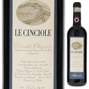 Chianti Classico Le Cincioleレ チンチョレ （詳細はこちら）キャンティ地区中心部パンツァーノに位置し、『キャンティ地区でもっと健康的な畑の1つ』と言われる「レ チンチョレ」のキャンティ クラシコ。セメントタンクで野生酵母のみを使い3〜4週間かけてゆっくりと発酵。ピシャージュを繰り返し、酸素を与え、酵母を健康な状態に保ちながら発酵を行います。マロラクティック発酵後、軽くデキャンタージュを行い、酵母の死骸などは取り除きます。細かい滓は旨みの成分となるので、そのまま残します。樽の熟成期間は最低12ヶ月。ブドウの凝縮感に加え、しっかりとした酸とミネラル分を感じるもののバランスがよく、とてもやわらかな味わい。しなやかでエレガントなキャンティクラシコです。750mlサンジョヴェーゼイタリア・トスカーナ・グレーヴェ イン キャンティキャンティ クラシコDOCG赤自然派●自然派ワインについてこのワインは「できるだけ手を加えずに自然なまま」に造られているため、一般的なワインではあまり見られない色合いや澱、独特の香りや味わい、またボトルによっても違いがある場合があります。ワインの個性としてお楽しみください。●クール便をおすすめします※温度変化に弱いため、気温の高い時期は【クール便】をおすすめいたします。【クール便】をご希望の場合は、注文時の配送方法の欄で、必ず【クール便】に変更してください。他モールと在庫を共有しているため、在庫更新のタイミングにより、在庫切れの場合やむをえずキャンセルさせていただく場合もございますのでご了承ください。テラヴェール株式会社有機栽培の先進的地区パンツァーノ イン キャンティのシンボル的存在伝統品種サンジョヴェーゼでテロワールを表現したエレガントなキャンティ クラシコキャンティ クラシコ レ チンチョレ レ チンチョレChianti Classico Le Cinciole商品情報キャンティクラシコ地区の中心であり、有機栽培の先進地区として知られるパンツァーノを代表する造り手「レ チンチョレ」のキャンティクラシコ。「自分たちにとって一番大切な存在」と位置づけ、キャンティクラシコの品質を維持することを第一に置き、そのためには上級ラインのペトレスコ用のブドウを使うこともしています。パンツァーノのテロワールを最大限に表現するために、できる限り自然な形での栽培と醸造にこだわって造る、なめらかでエレガントかつ旨みあふれるキャンティクラシコです。パンツァーノ イン キャンティで最高評価を受ける畑レ チンチョレの畑は標高450〜470メートルとやや高い、緩やかな丘に囲まれる場所にあります。パンツァーノは、砂利と粘土が混ざった土壌特性のあるキャンティクラシコエリアにおいて、粘土比率が高く、砂、石灰のバランスがとれており近年注目を浴びる生産地ですが、とりわけ地域全体で有機栽培に取り組み、現在、全面積の90％にまで達しています。全域での有機栽培を推し進めたのがレチンチョレのオーナーのルカでした。レチンチョレの畑は1畝ごとに年1回だけ下草の刈り込みを行う以外は基本的になにもせず、自然なままの状態にしています。サンジョヴェーゼの畑は日当たりの良い南西向き斜面の上部に1ヘクタール当たり5000〜7000本の高密度での植樹で、1株当たり1000〜1200gという低い収穫量です（普通は3000g程度収穫するのが一般的）。より凝縮感のあるブドウを造り、高い品質を保っています。2011年は酷暑が続き、干ばつに悩まされた難しい年になりましたが、健全なブドウだけを一粒一粒選り分け、さらにペトレスコ用のブドウも使って（2011年のペトレスコの生産はしていません）、フレッシュな酸を残せるように工夫して造られました。健康な野生酵母で時間をかけ発酵。テクニックを使わない丁寧な醸造発酵はセメントタンクで野生酵母のみを使用し、温度が30度を過ぎないようコントロールしながら、3〜4週間かけてゆっくりと行います。このゆっくりとした発酵の初期段階で色々な要素が抽出されます。その後、ピシャージュを繰り返し、酸素を与えながら発酵を行います。マロラクティック発酵の後、軽くデキャンタージュを行い、粗い酵母の死骸などは取り除きます。このとき細かい滓をそのまま残すことで、滓のもたらす天然の酸化防止の役割を受けて、特有の旨みが加わります。マセラシオンの後、熟成は2000リットルの大樽で12ヶ月間行います。ベリー系果実のニュアンスの香り、ブドウの凝縮感、濃密感とともにしっかりと酸とミネラルが感じられるバランスのとれた味わい。サンジョヴェーゼの特性を存分に活かした、しなやかでエレガントなキャンティクラシコをぜひお楽しみ下さい。『キャンティ地区で最も健康的な畑の1つ』と高評価！パンツァーノの自然派ワイナリーレ チンチョレ Le Cinciole元々測量士だった当主ルカさんと建築家だった妻ヴァレリアさんが「土地の伝統的なブドウから土地の個性を生かしたワインを造りたい」と1991年にパンツァーノ イン キャンティに土地を購入したことから始まります。パンツァーノはシエナからもフィレンツェからも約30km程の距離で、最初は6.5ヘクタールほどの畑からのスタートでした。 パンツァーノは、標高450〜470メートルと高めで、キャンティの山とも呼ばれる緩やかな丘に囲まれた土地。キャンティ クラシコエリアの中心部にもあたり、地中の粘土層が雨の少ない夏期でも水分を溜め、また石灰粘土と砂質のバランスに優れていることから、近年注目を集める生産地です。レ チンチョレは現在13ヘクタールのブドウ園と、5ヘクタールのオリーブの木を1000本所有しています。『レ チンチョレ』の名前は、何世紀もの間呼ばれてきたこの土地の名「Le terre di Quintius(クインティウスの地)」から由来しています。畑は出来るだけ自然に。培養土を使う場合にも、2年の熟成を経た自家製のもののみを使用1995年から有機栽培に取り組み始めます。その頃同じく有機栽培を志す栽培農家たちとともに、パンツァーノの他の生産者にも有機栽培を勧めていきました。その結果、パンツァーノは全域で700ヘクタールの土地のうち90％が有機栽培の畑になります。そしてレ チンチョレの畑は『キャンティ地区でもっと健康的な畑の1つ』と評されています。レチンチョレは伝統的なブドウであるサンジョヴェーゼでワインを造ることを最も大切にしていますが、日没時に一番先に日陰になる比較的冷涼な場所でサンジョヴェーゼに不向きな土地にはカベルネやシラーを植えています。基本的に畑は、1畝ごとに年1回、下草の刈り込みを行う以外は何もしません。下草はその1年生えっぱなしの状態にされ、その下には大麦などの豆類が植えられます。1メートル程度根を生やしたこれらの植物の下、土壌にミクロの穴を開け酸素を供給することで、ミミズなどの虫が生息する健康的な状態になります。豆類は土壌に窒素を与え、下草自体も肥料になるため、健康なブドウの木が育ちます。また、畑が疲れてしまった時のみ、自家製で造る培養土・ウムスを撒きます。これは剪定した枝や葉に馬糞などを僅かに加え2年以上かけてじっくりと発酵、熟成させたもので、市販のものに頼らず出来るだけ自然な状態の畑を保つという、レ チンチョレの考えからから手作りされています。発酵に使われる野生酵母は酸素の供給で健康にベーシックのキャンティ クラシコは1つの樹から1200g程度、カマライオーネに使われるカベルネは2房程度と、密植の効果と痩せた土壌、剪定により、低い収穫量に抑えています。これにより凝縮感がありしっかりとしたブドウだけが使われます。ほとんどのワインの発酵はセメントタンクで、野生酵母のみを使用し、3〜4週間の時間をかけてゆっくり行われます。未熟な果実では青いタンニンやえぐみ際立って抽出されてしまいますが、しっかりとした果実で行うためそれを可能にしています。発酵の初期段階で、酸素をある程度供給することで酵母を健康な状態に保ち、バクテリアなどの繁殖で出る嫌な香りなどの悪影響を防ぎます。チンチョレでは、この『健康的な酵母』の存在が最も重要であると考えます。その後、ピシャージュを繰り返し、マロラクティック発酵終了後に軽くデキャンタージュを行い、酵母の粗い死骸等は取り除き、細かい滓は、旨みを残すためそのまま置いておきます。醸造においても決して奇抜なことは行っていませんが、全てのワインに「テロワールを最大限に表現する」というチンチョレの哲学が反映されています。10年以上をかけた土壌改良と、テクニックに頼らない、経験値によって得られた醸造スキルの高さが、近年チンチョレの評価をより高いものにしています。2000年より、国際的なブドウ品種のワインの生産も新たに始めています。土地の特性やこれまでの経験を活かしたこの取り組みにより、サンジョヴェーゼにシラー、メルローをブレンドしたカマライオーネという個性的な新しいワインを造り出しています。●レ チンチョレの突撃インタビュー(2015年7月7日)　有機栽培の先進地パンツァーノ イン キャンティのリーダーはこちら＞＞